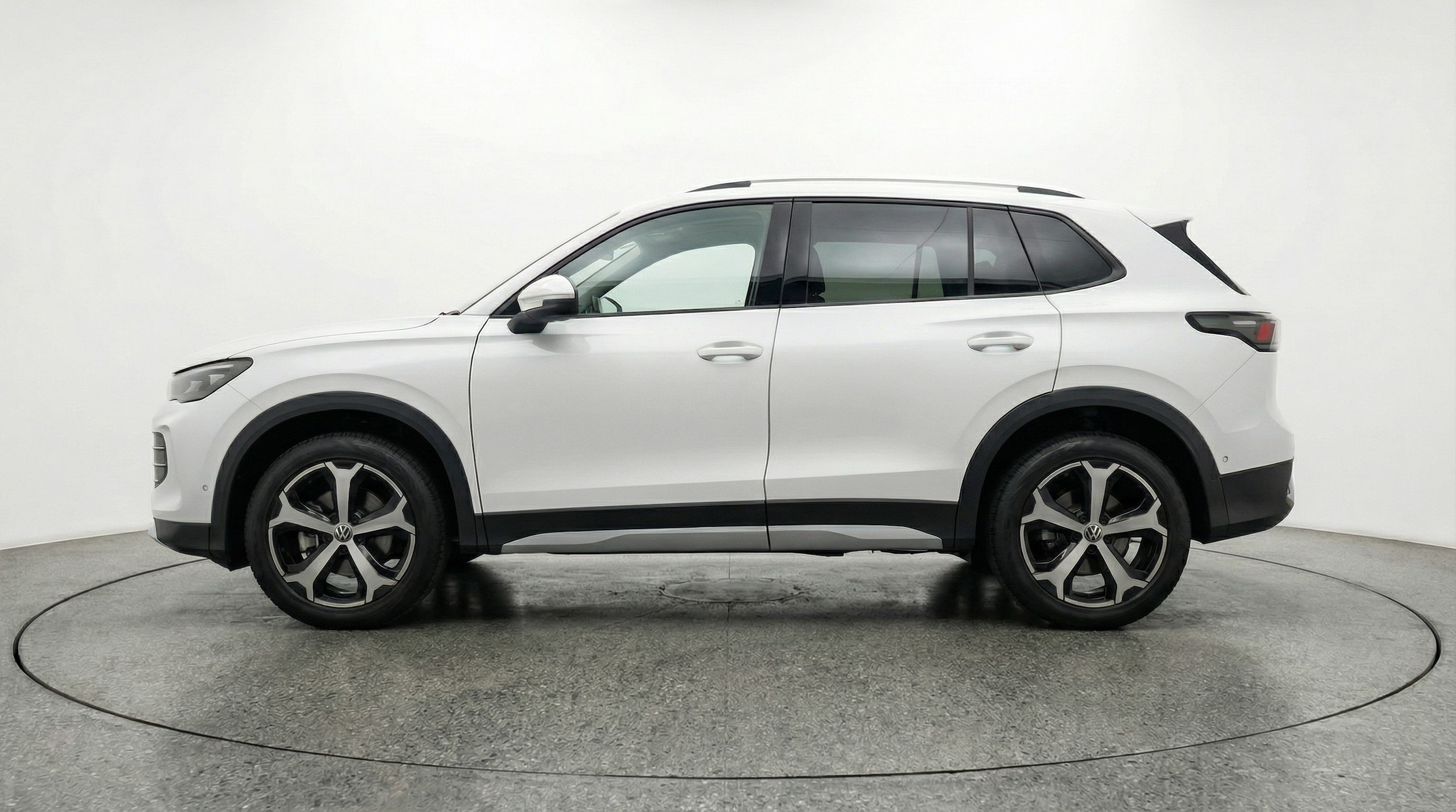 Thumbnail: 2026 Volkswagen Tiguan - 4
