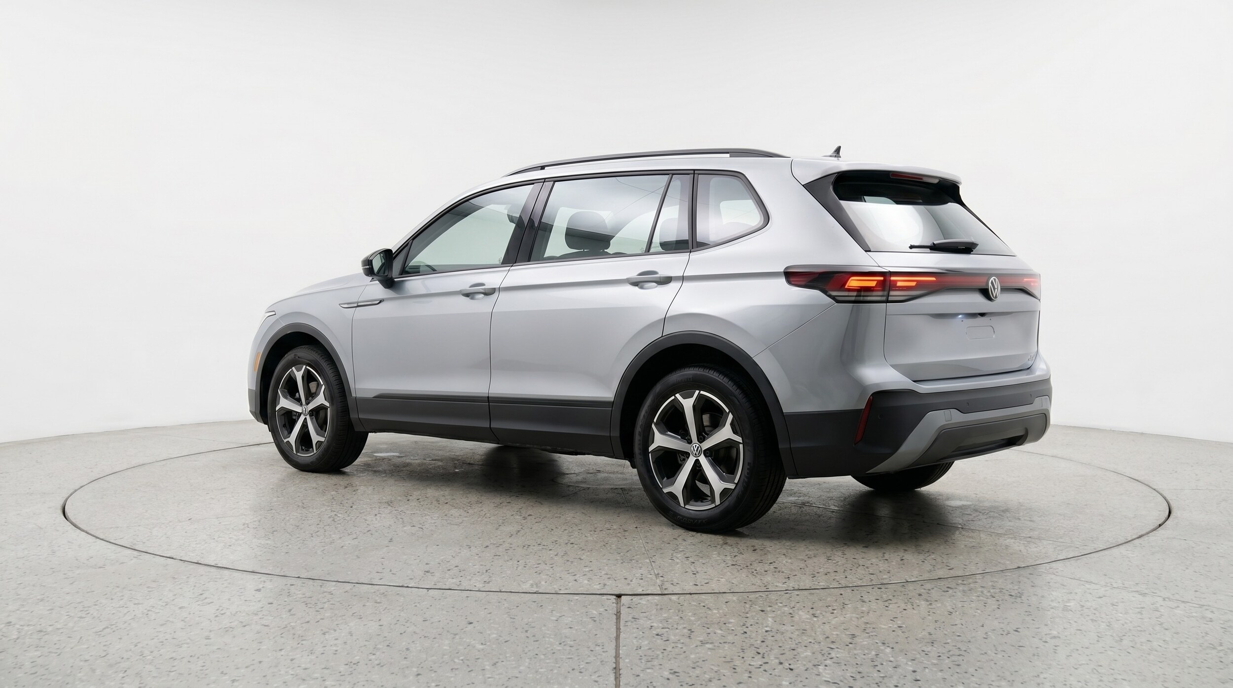 Thumbnail: 2026 Volkswagen Tiguan - 5