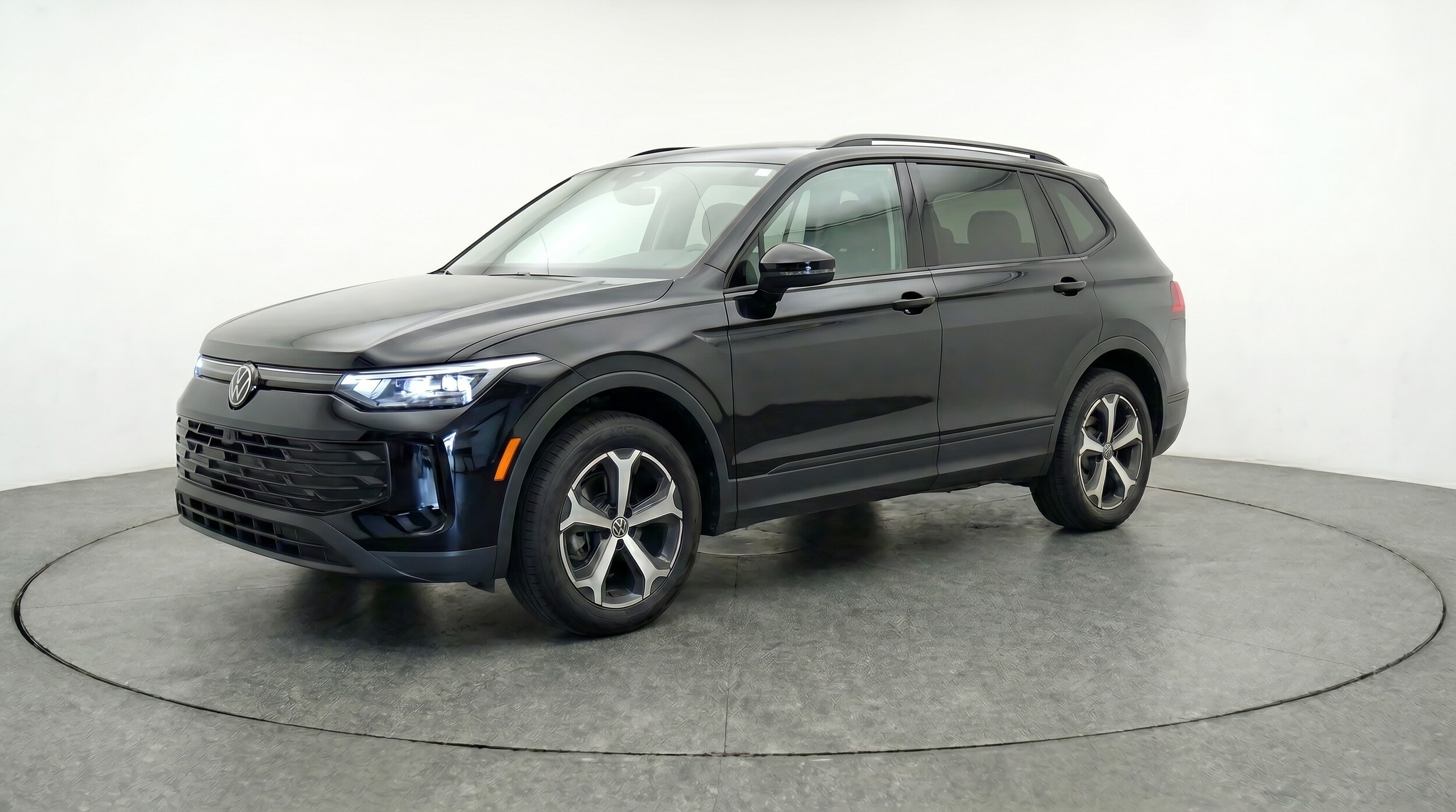 Thumbnail: 2026 Volkswagen Tiguan - 3