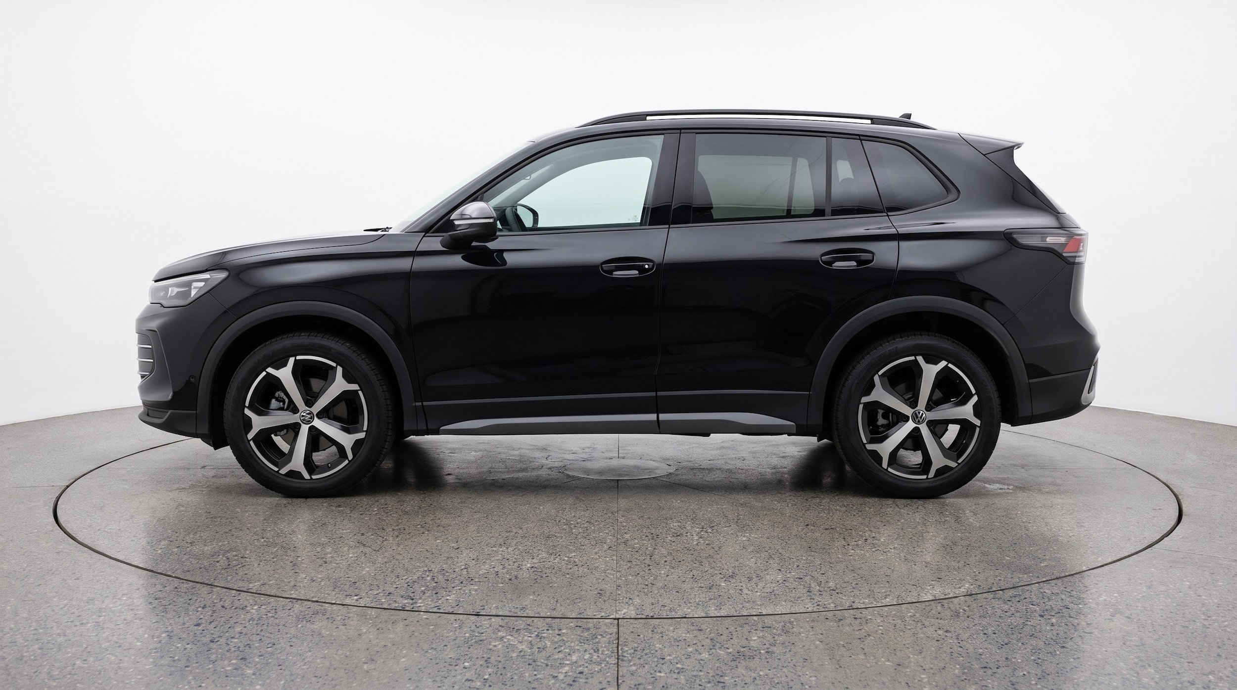 Thumbnail: 2026 Volkswagen Tiguan - 4