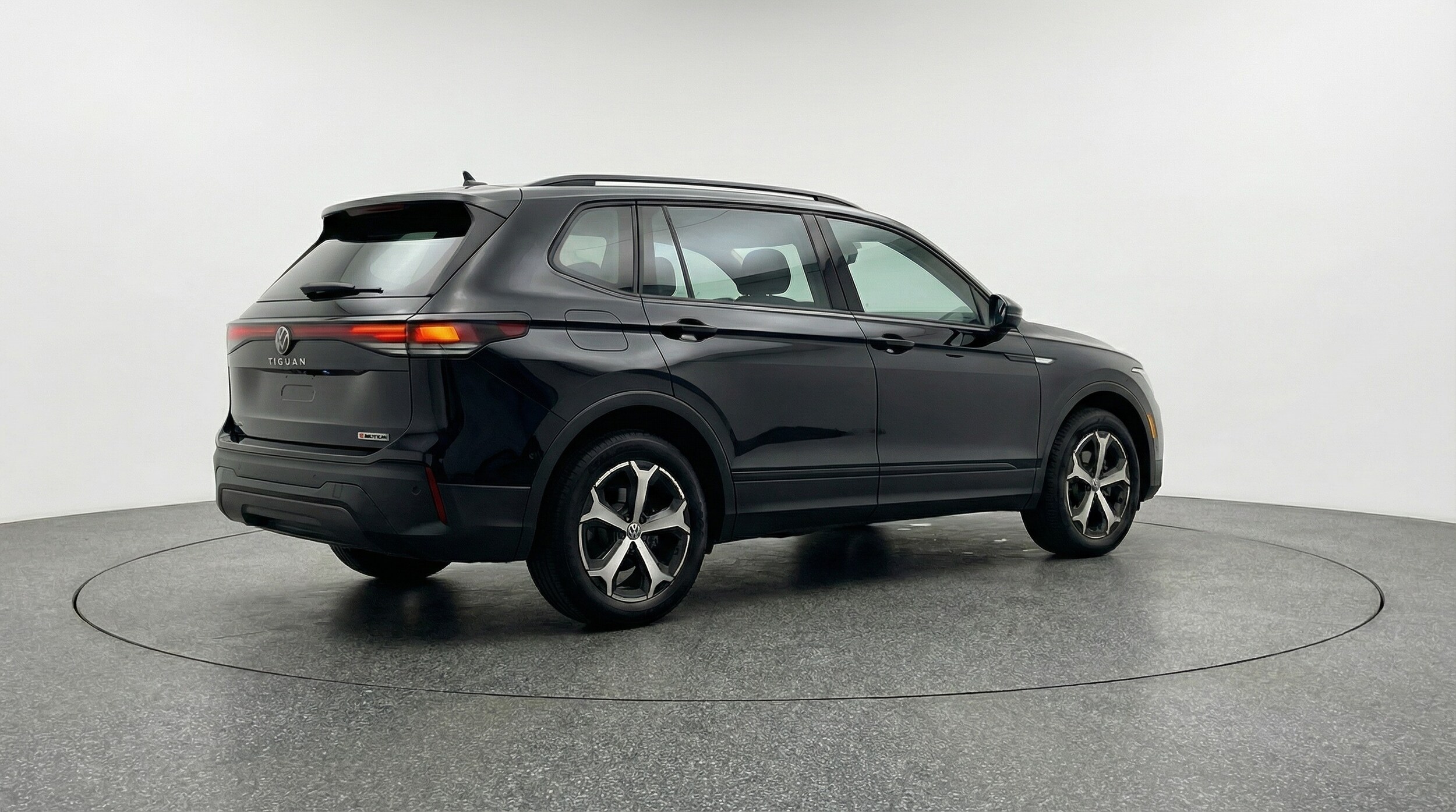 Thumbnail: 2026 Volkswagen Tiguan - 7