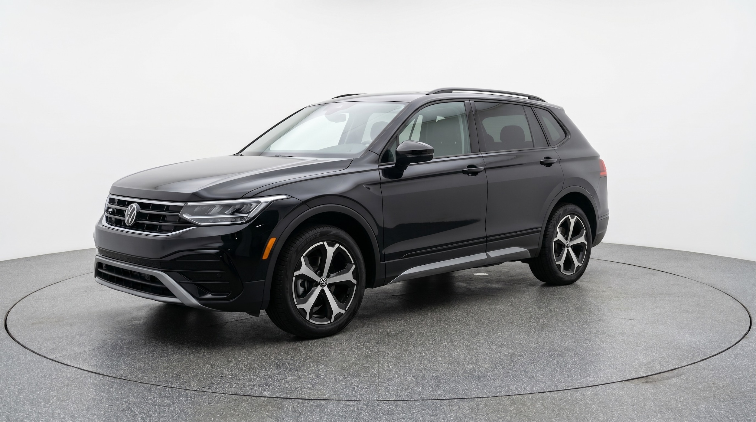 Thumbnail: 2026 Volkswagen Tiguan - 3