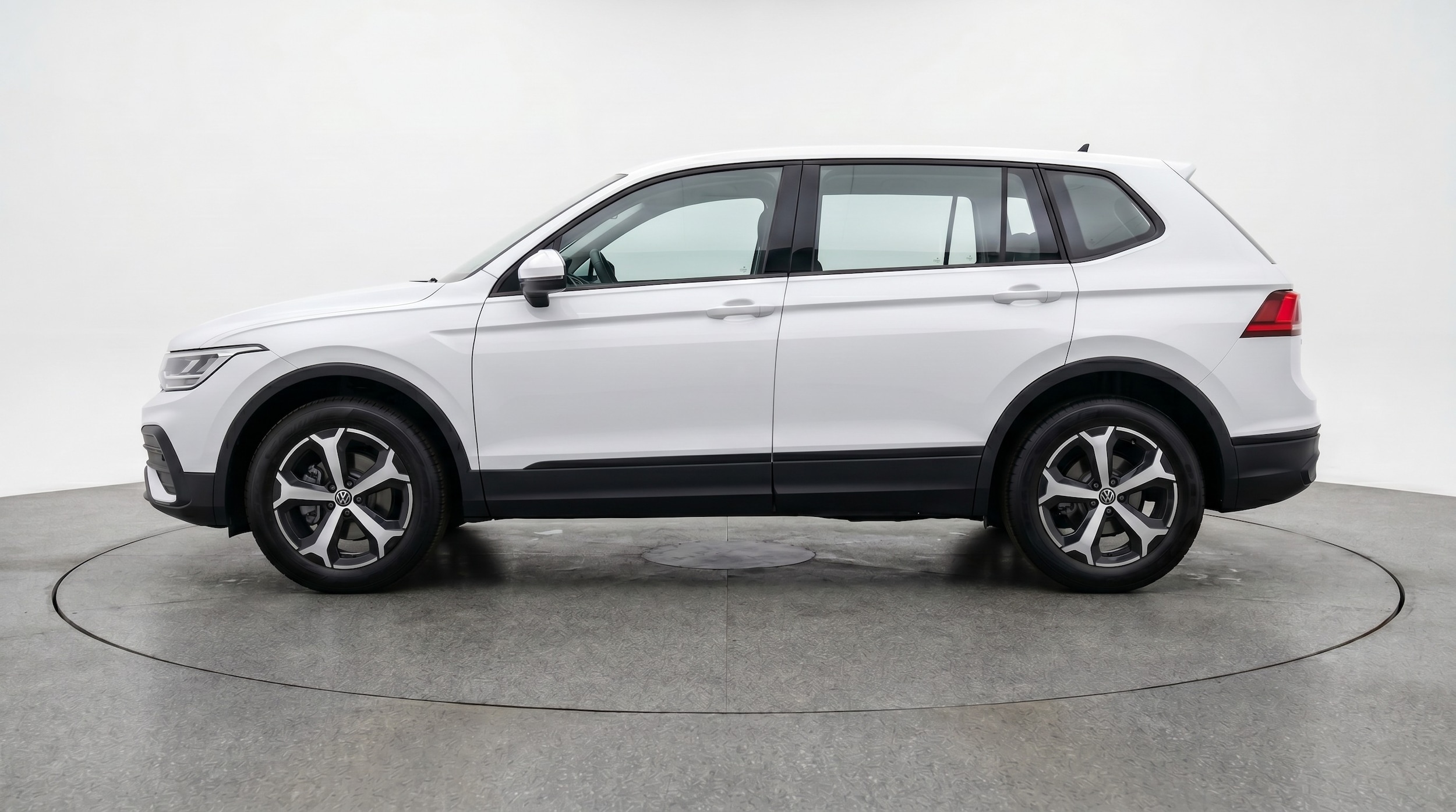 Thumbnail: 2026 Volkswagen Tiguan - 4