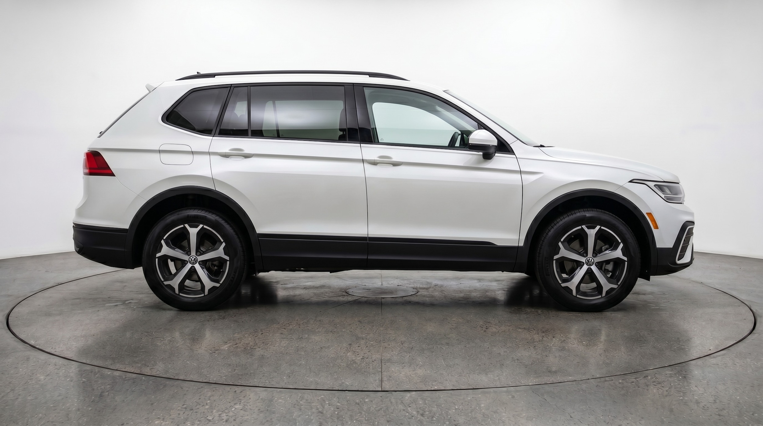 Thumbnail: 2026 Volkswagen Tiguan - 8