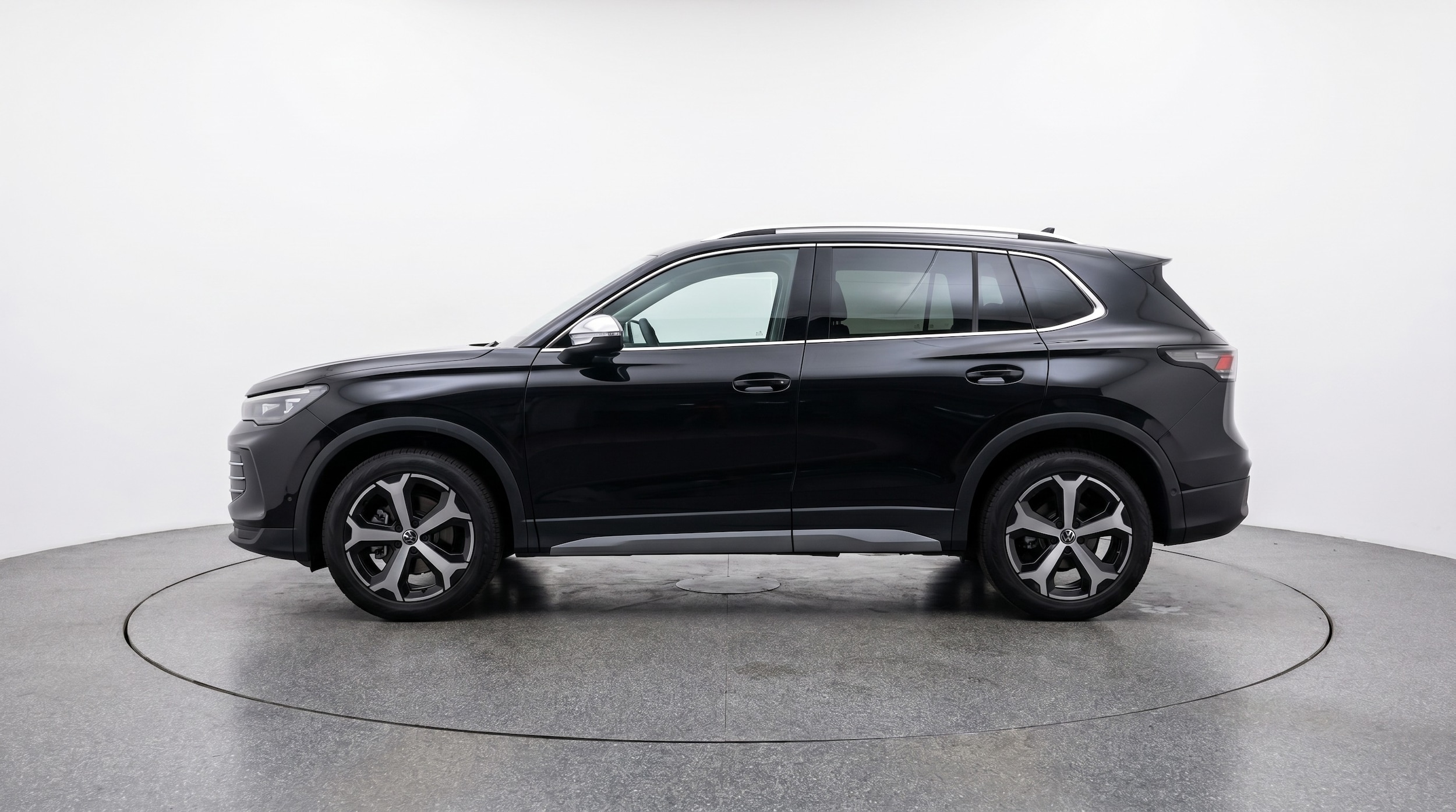 Thumbnail: 2026 Volkswagen Tiguan - 4