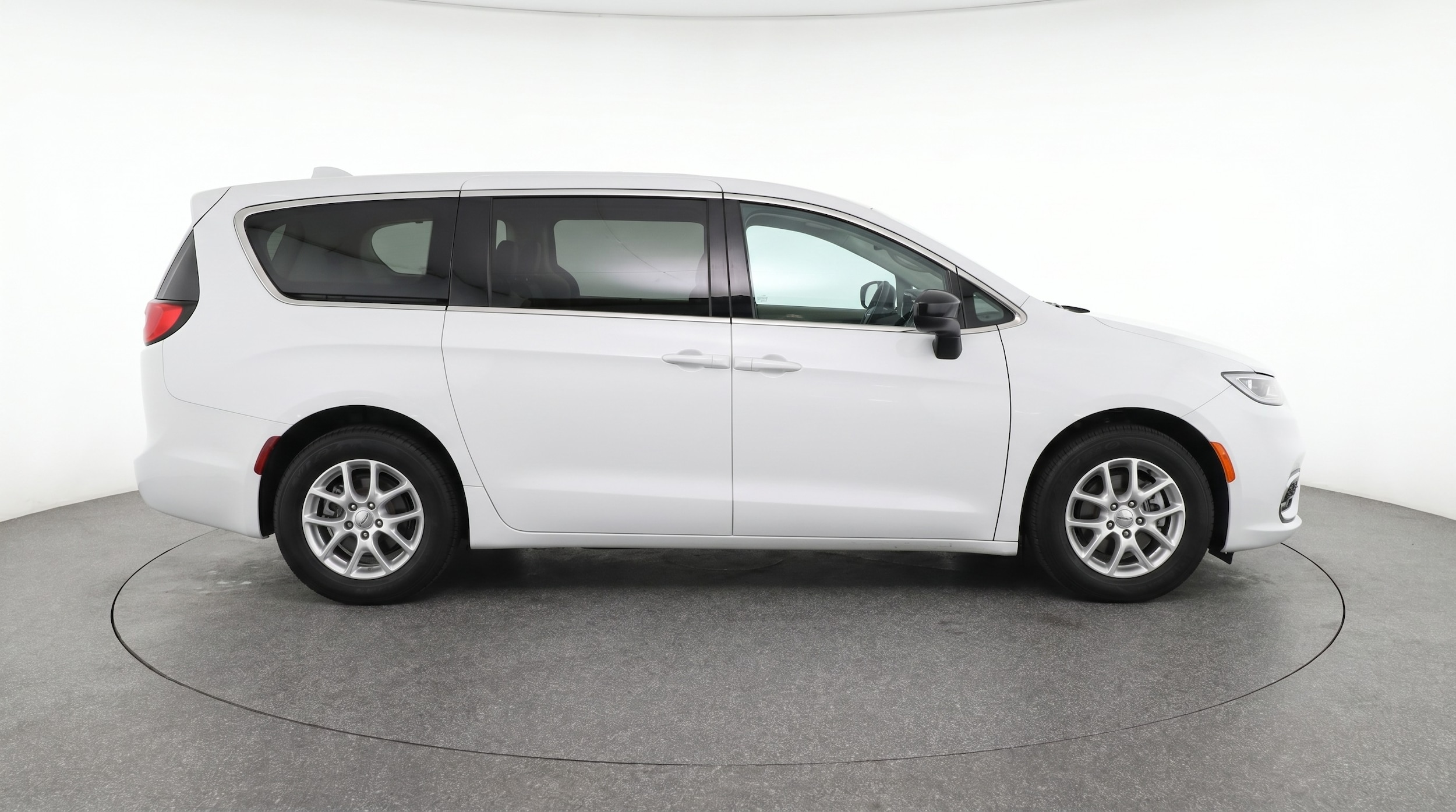 Thumbnail: 2024 Chrysler Voyager - 8