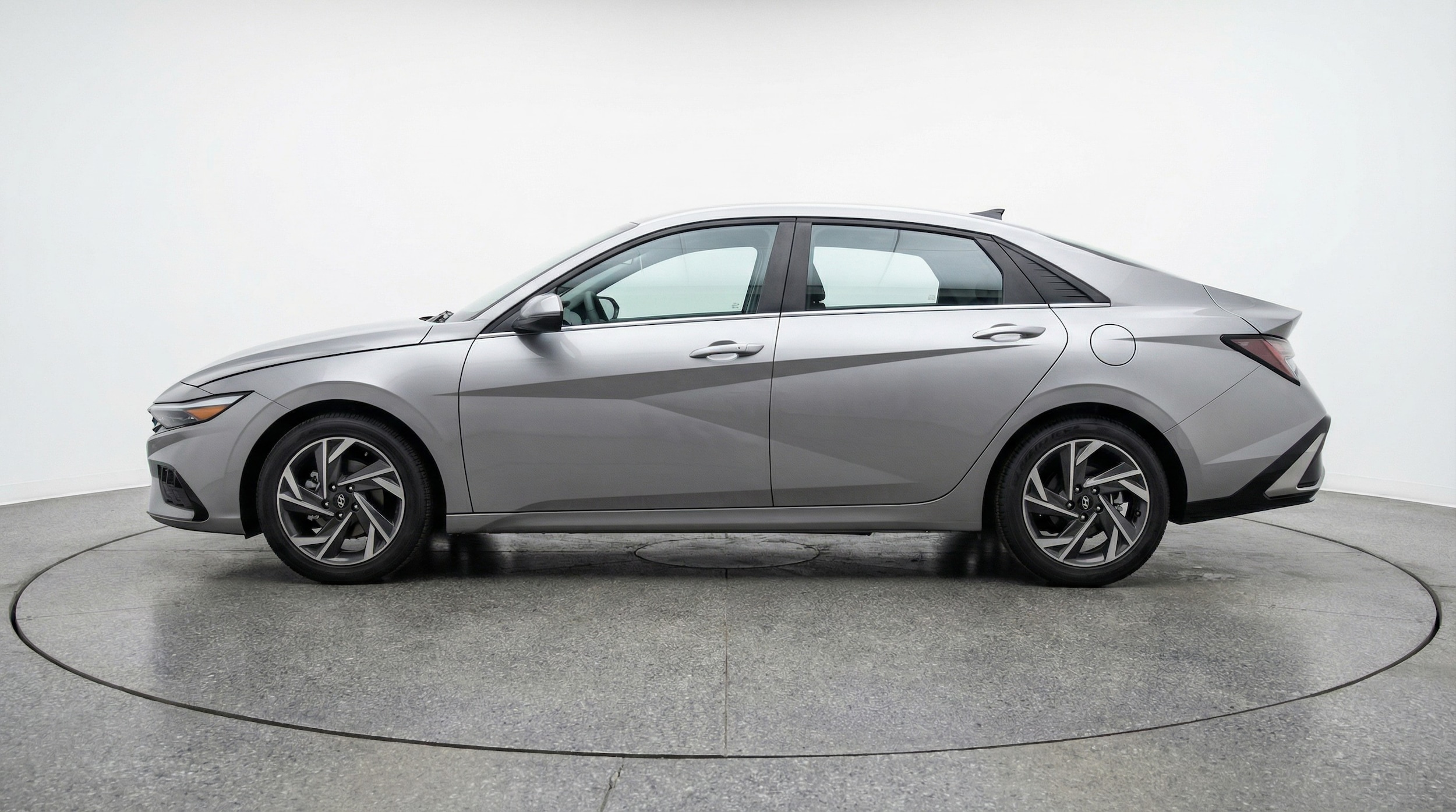 Thumbnail: 2025 Hyundai Elantra - 4