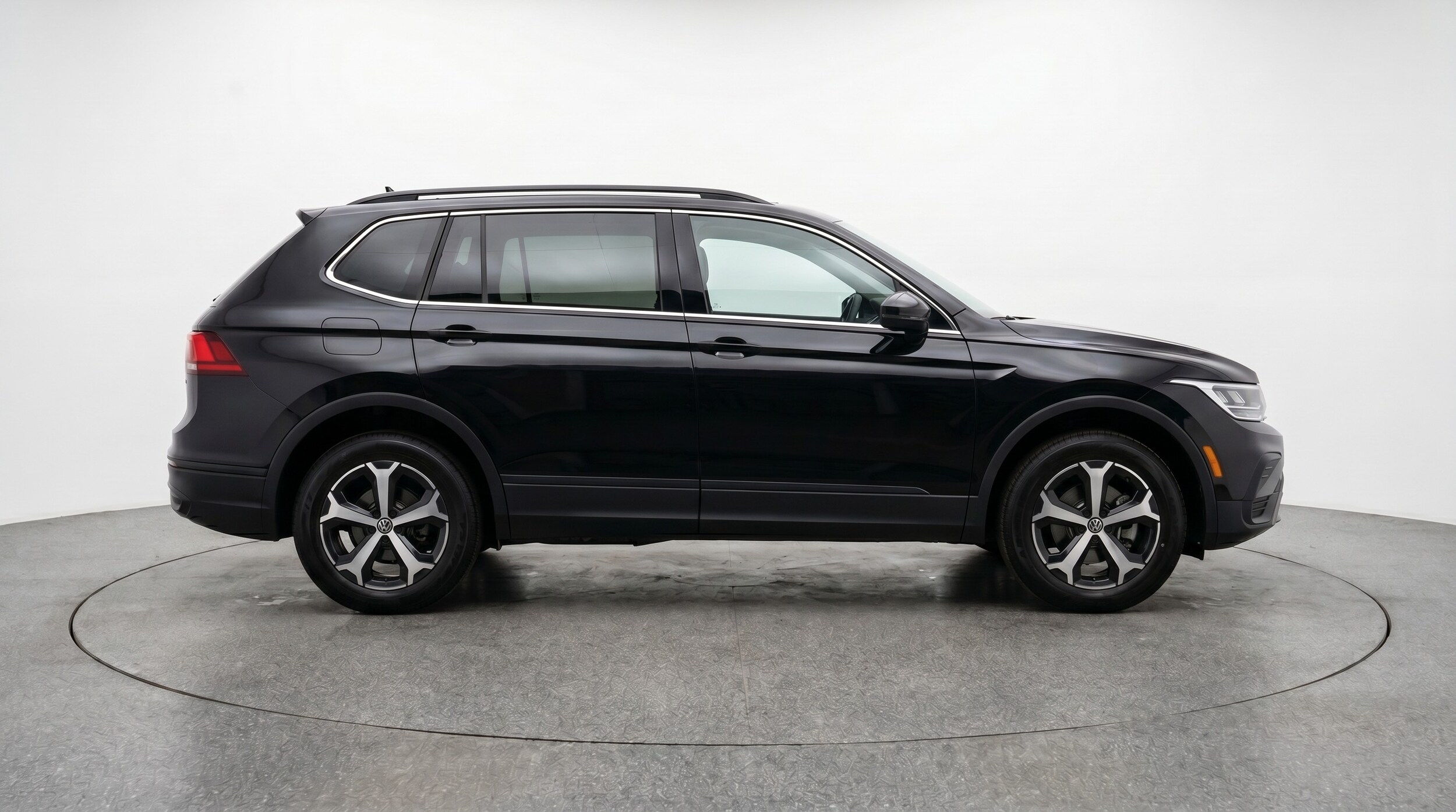 Thumbnail: 2026 Volkswagen Tiguan - 8