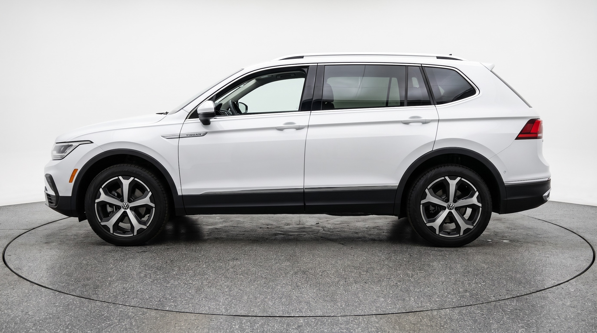 Thumbnail: 2026 Volkswagen Tiguan - 4