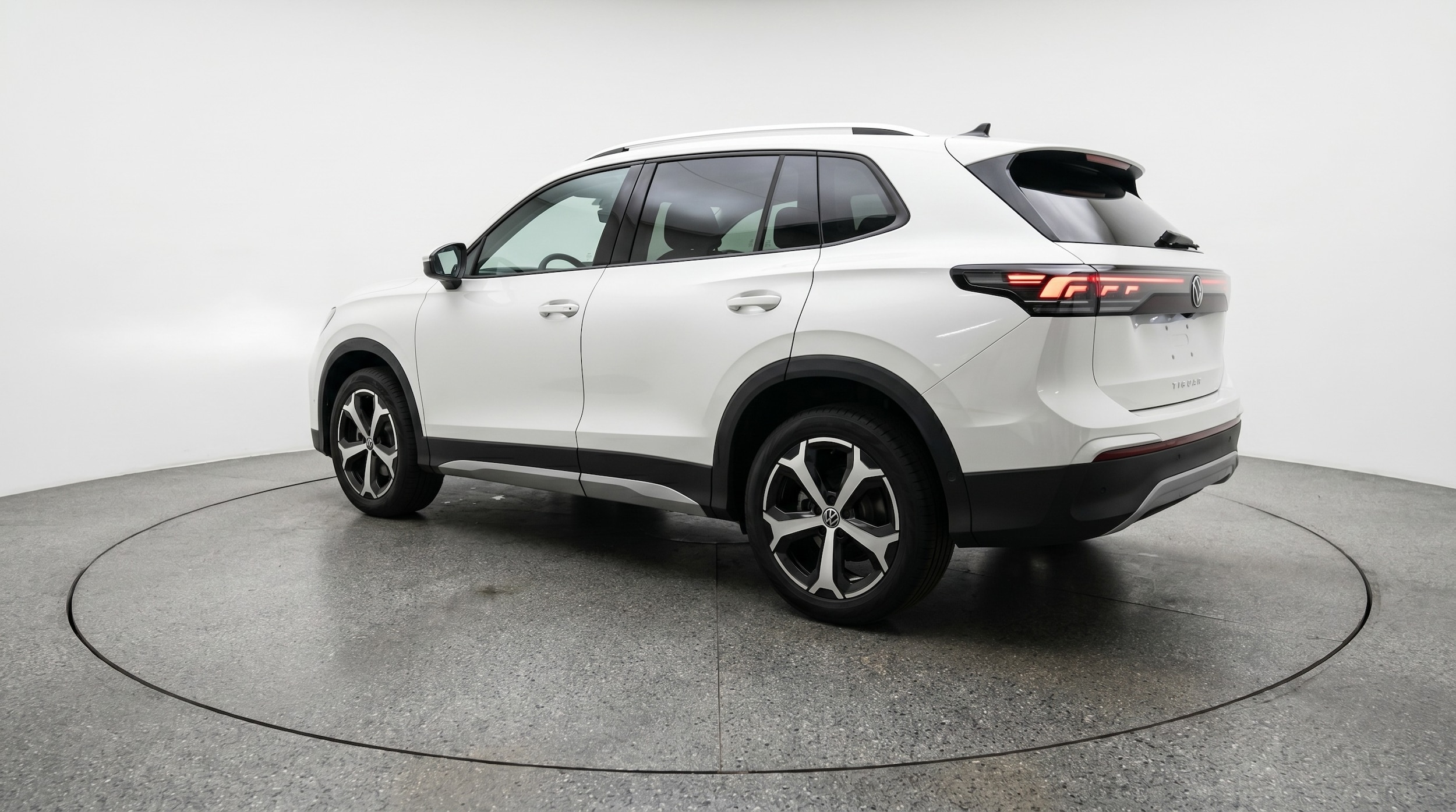 Thumbnail: 2026 Volkswagen Tiguan - 5