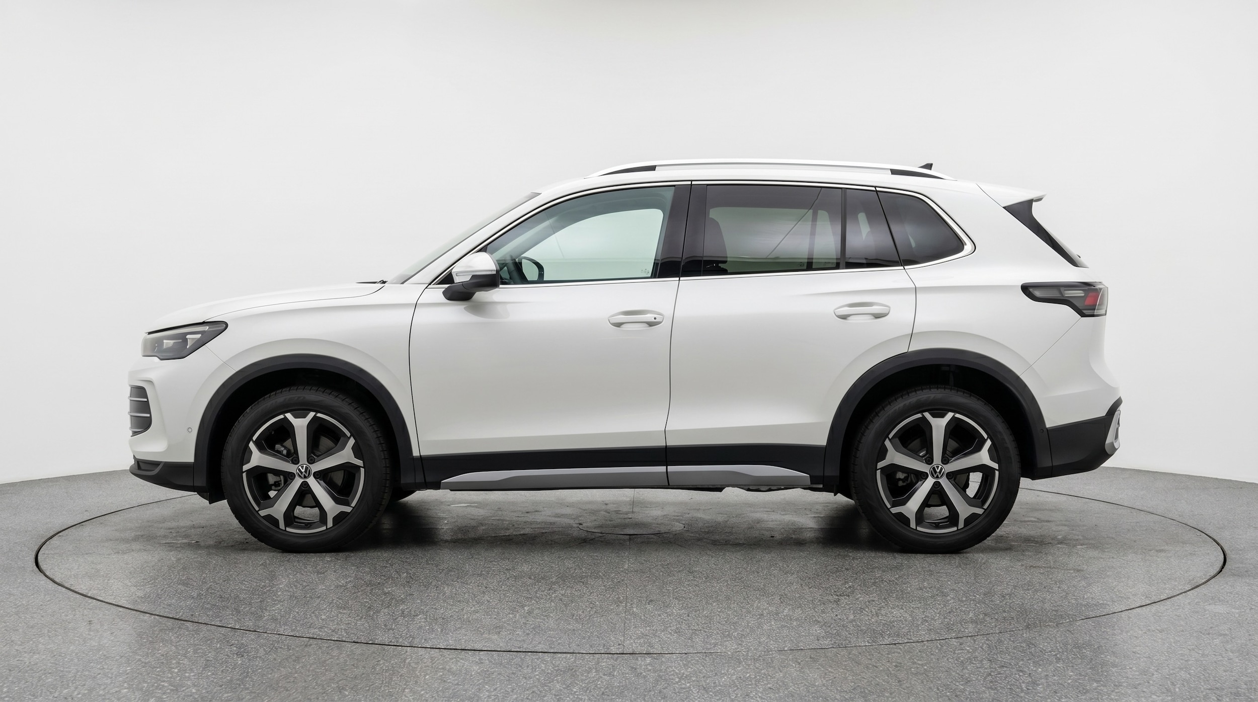 Thumbnail: 2026 Volkswagen Tiguan - 4