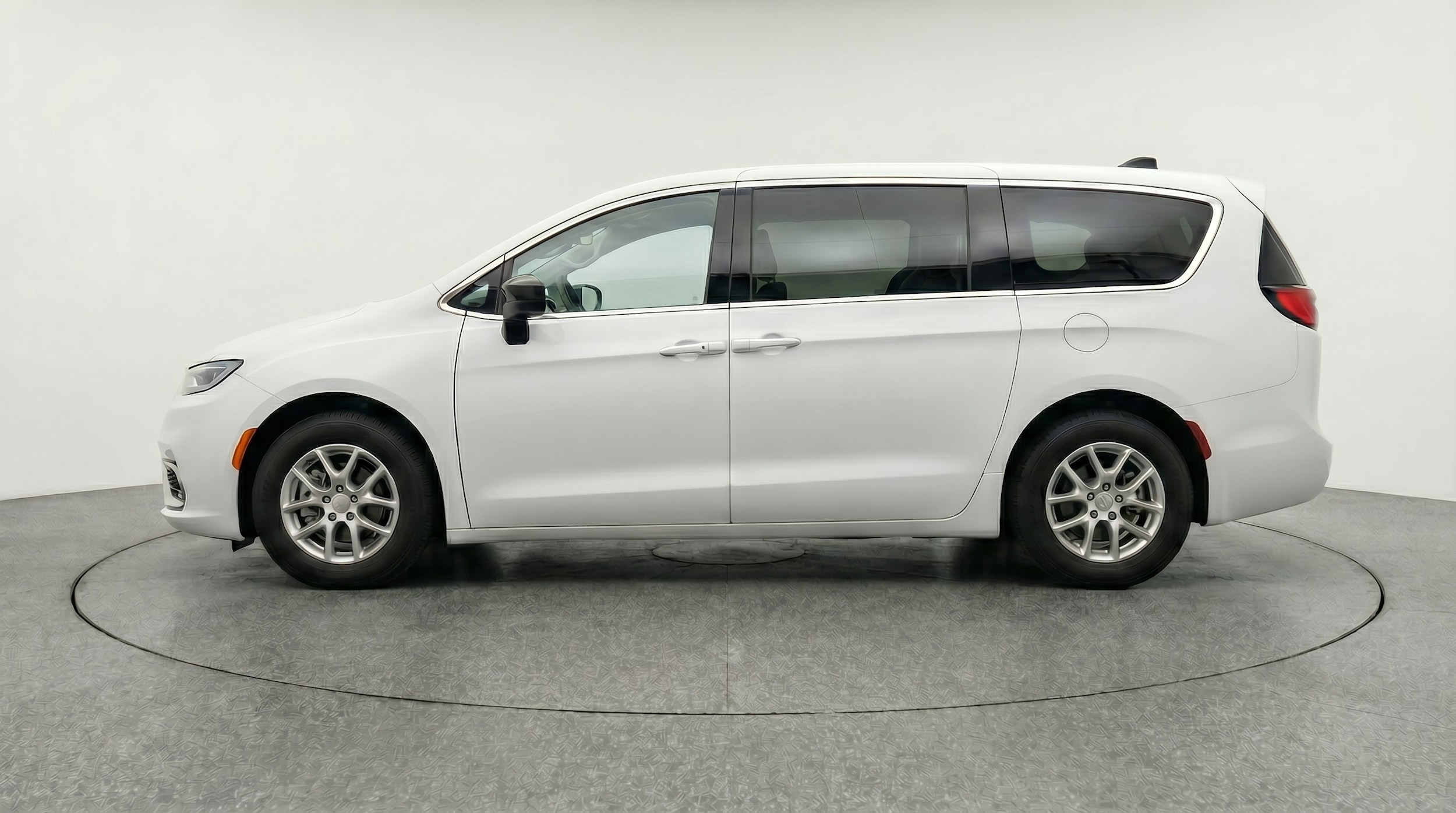 Thumbnail: 2024 Chrysler Voyager - 4