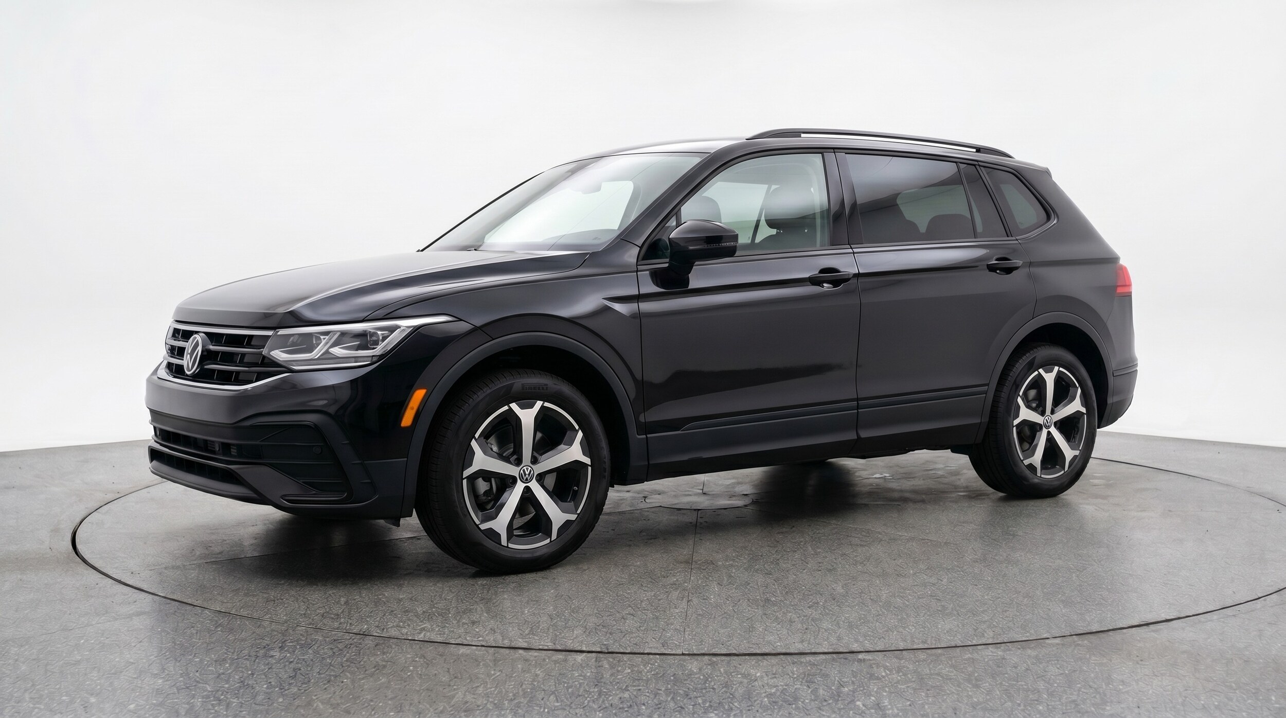 Thumbnail: 2026 Volkswagen Tiguan - 3