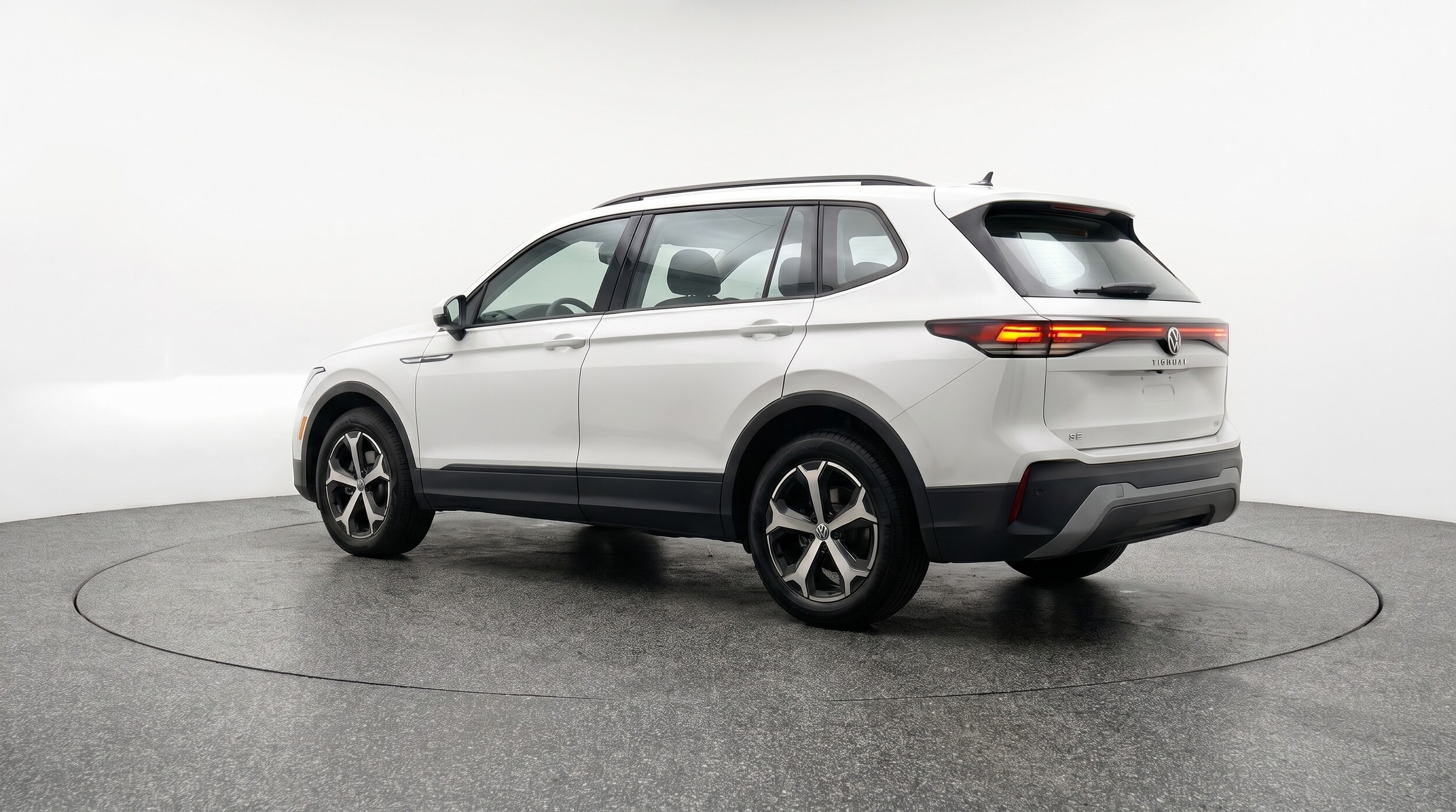 Thumbnail: 2026 Volkswagen Tiguan - 5