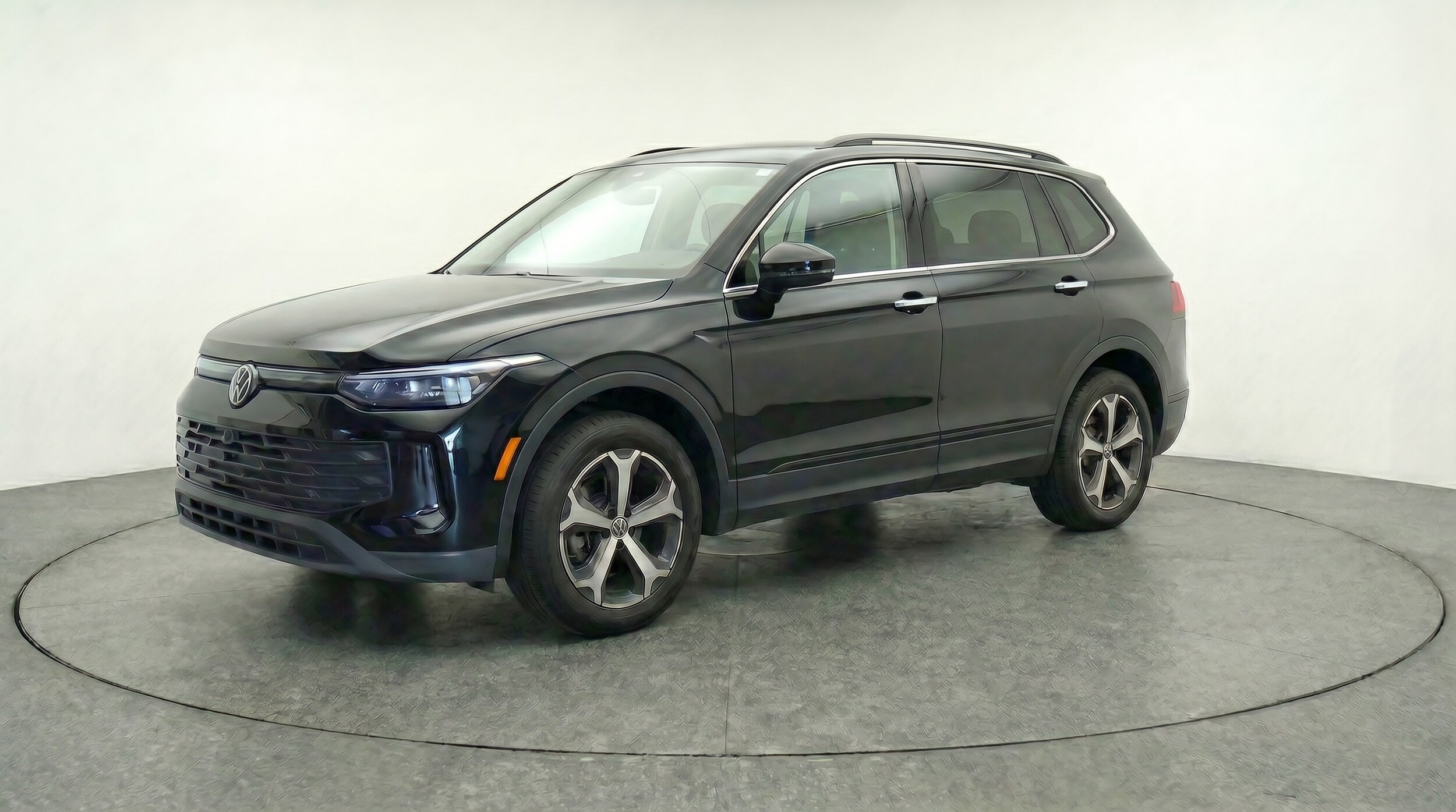 Thumbnail: 2026 Volkswagen Tiguan - 3