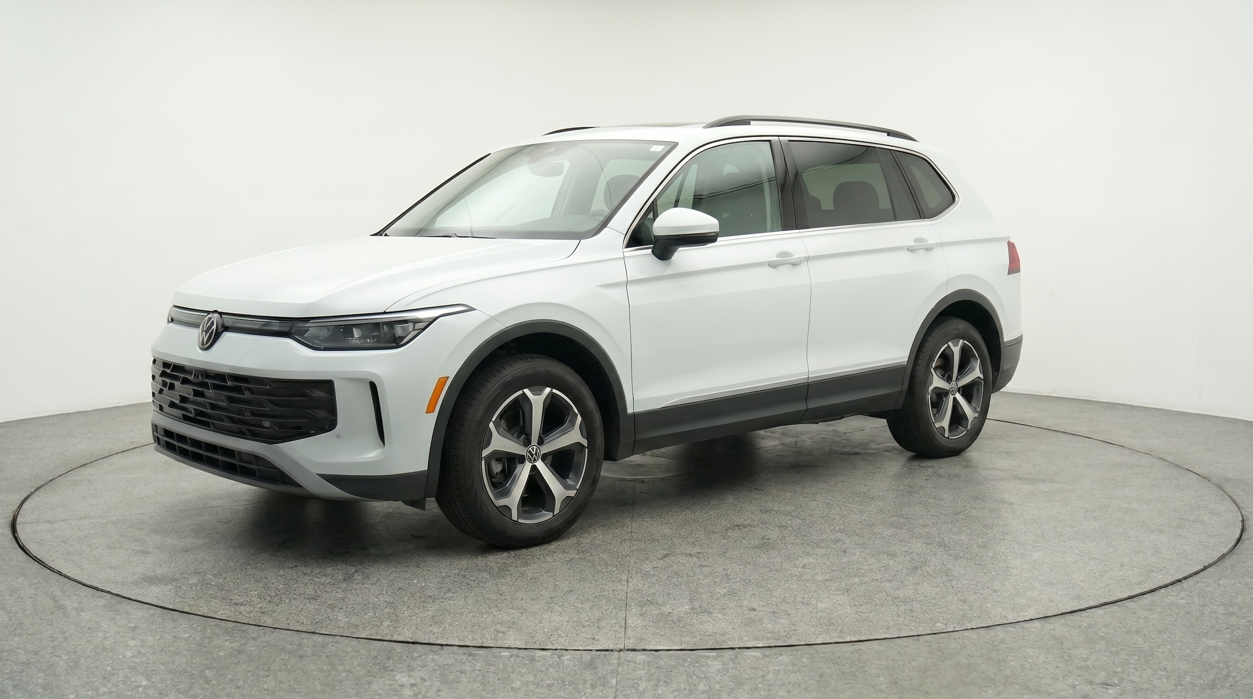 Thumbnail: 2026 Volkswagen Tiguan - 3