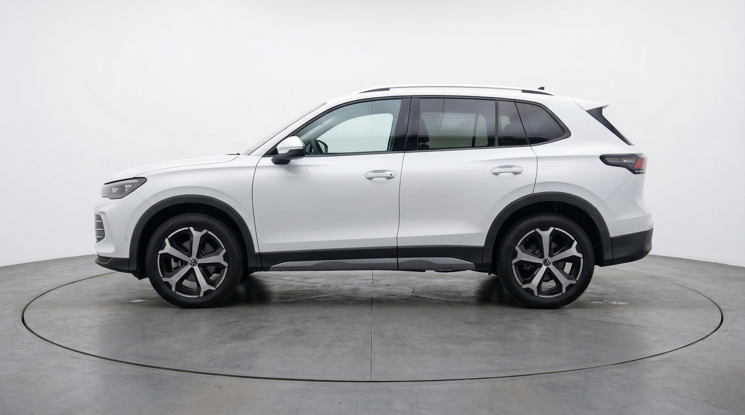 Thumbnail: 2026 Volkswagen Tiguan - 4
