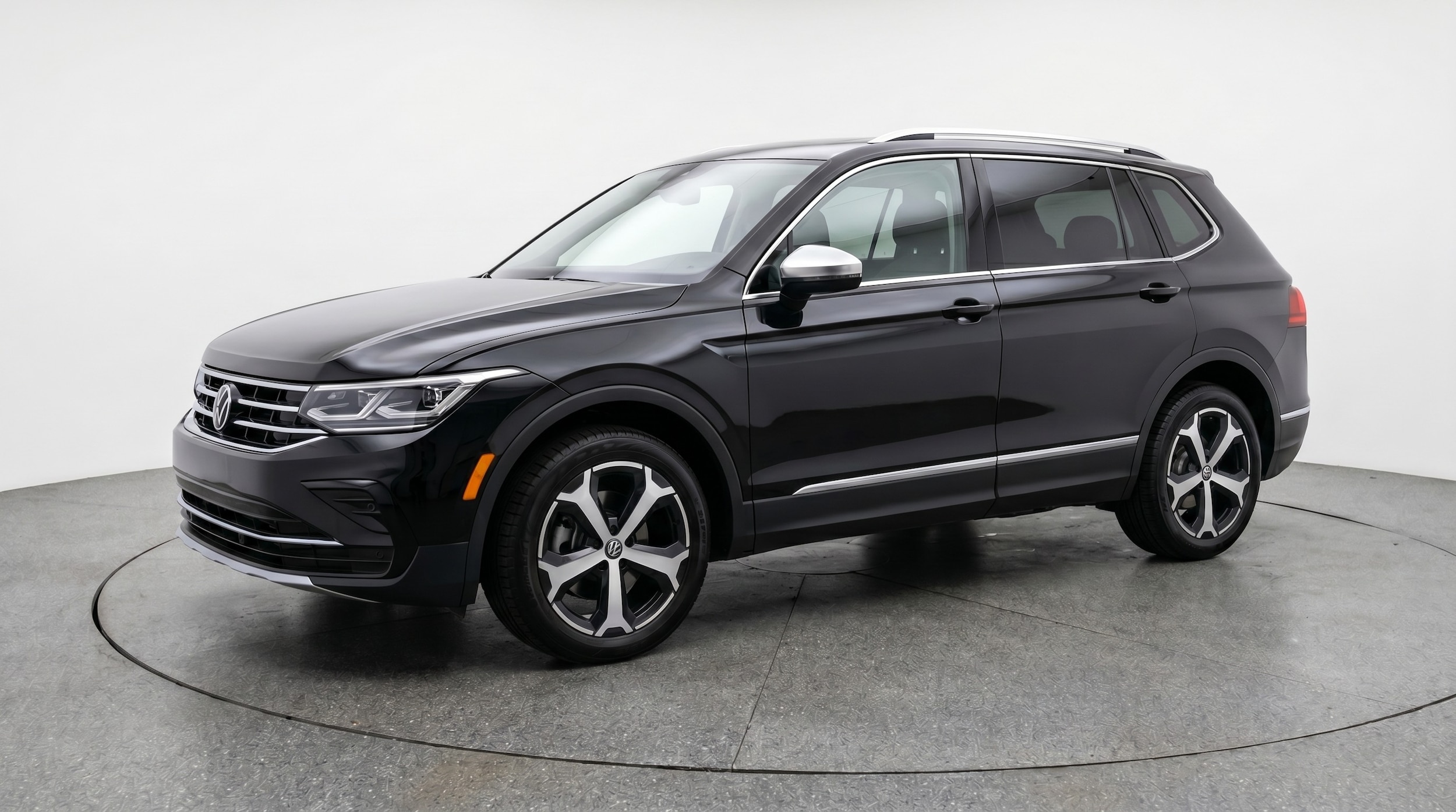 Thumbnail: 2026 Volkswagen Tiguan - 3