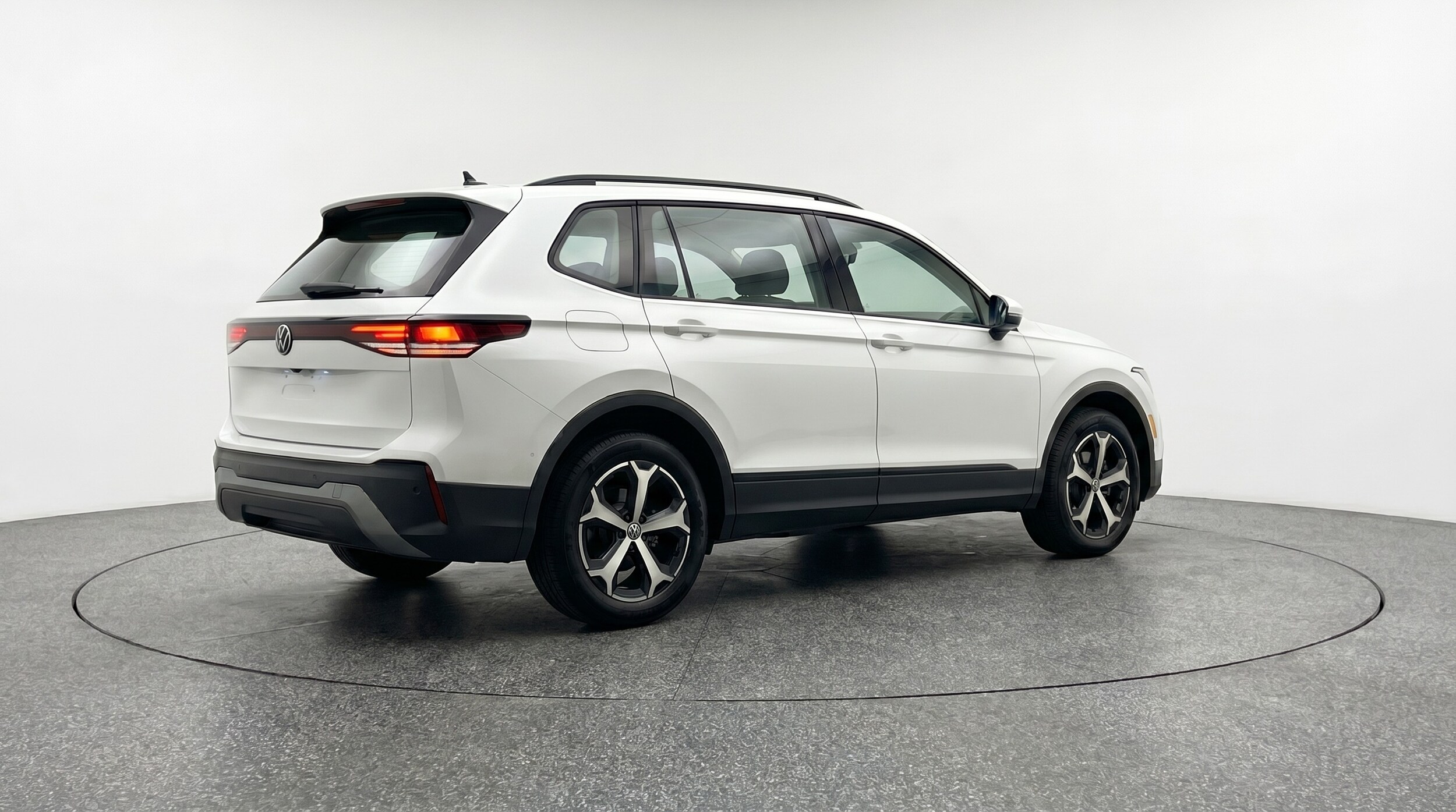 Thumbnail: 2026 Volkswagen Tiguan - 7