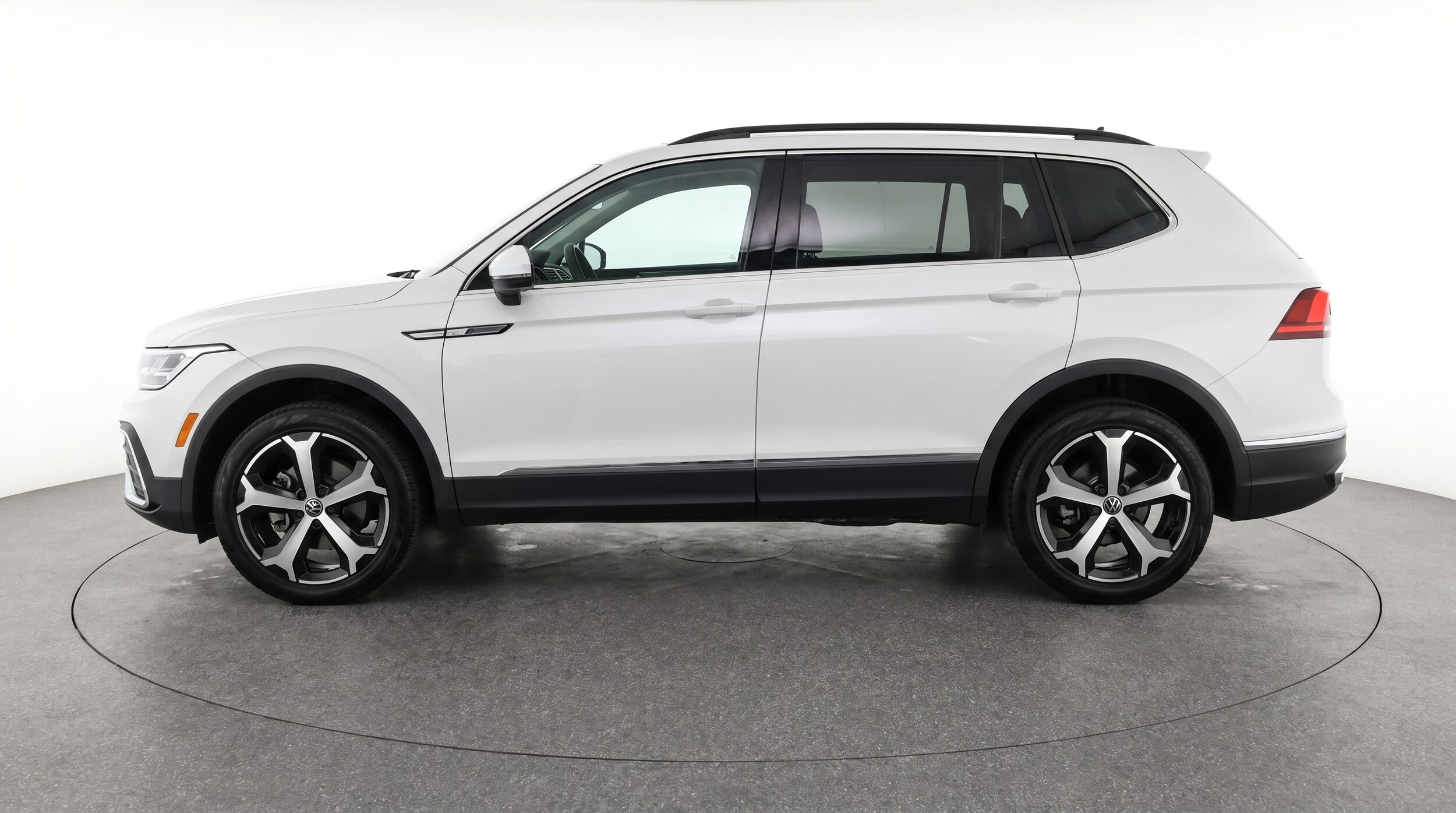 Thumbnail: 2026 Volkswagen Tiguan - 4