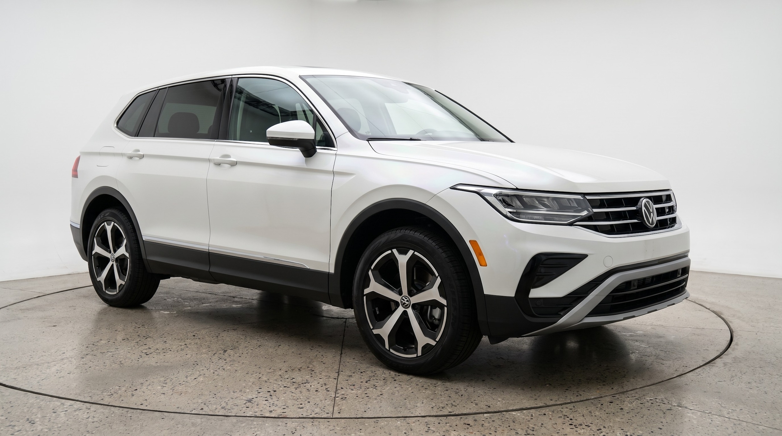 Thumbnail: 2026 Volkswagen Tiguan - 1