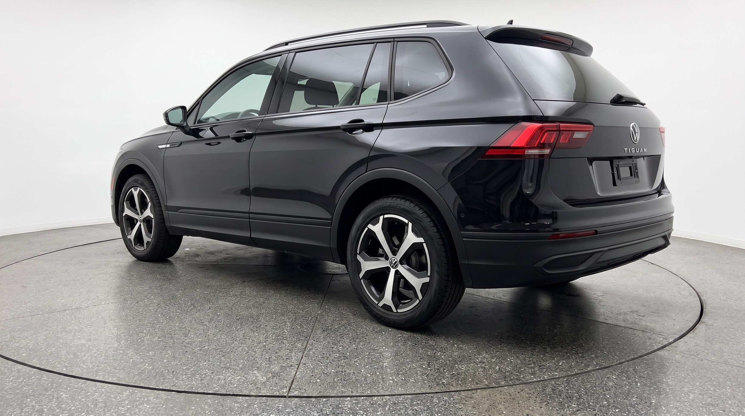 Thumbnail: 2026 Volkswagen Tiguan - 5