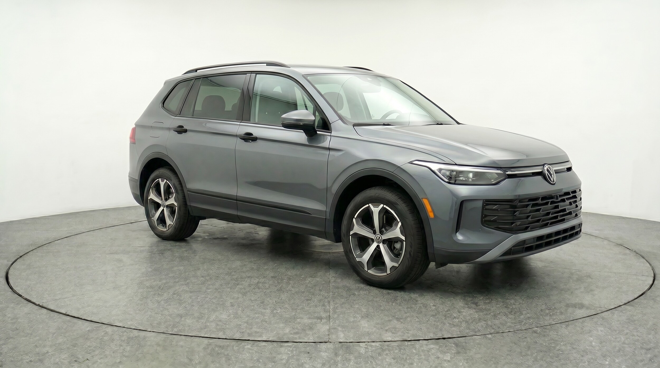 Thumbnail: 2026 Volkswagen Tiguan - 1