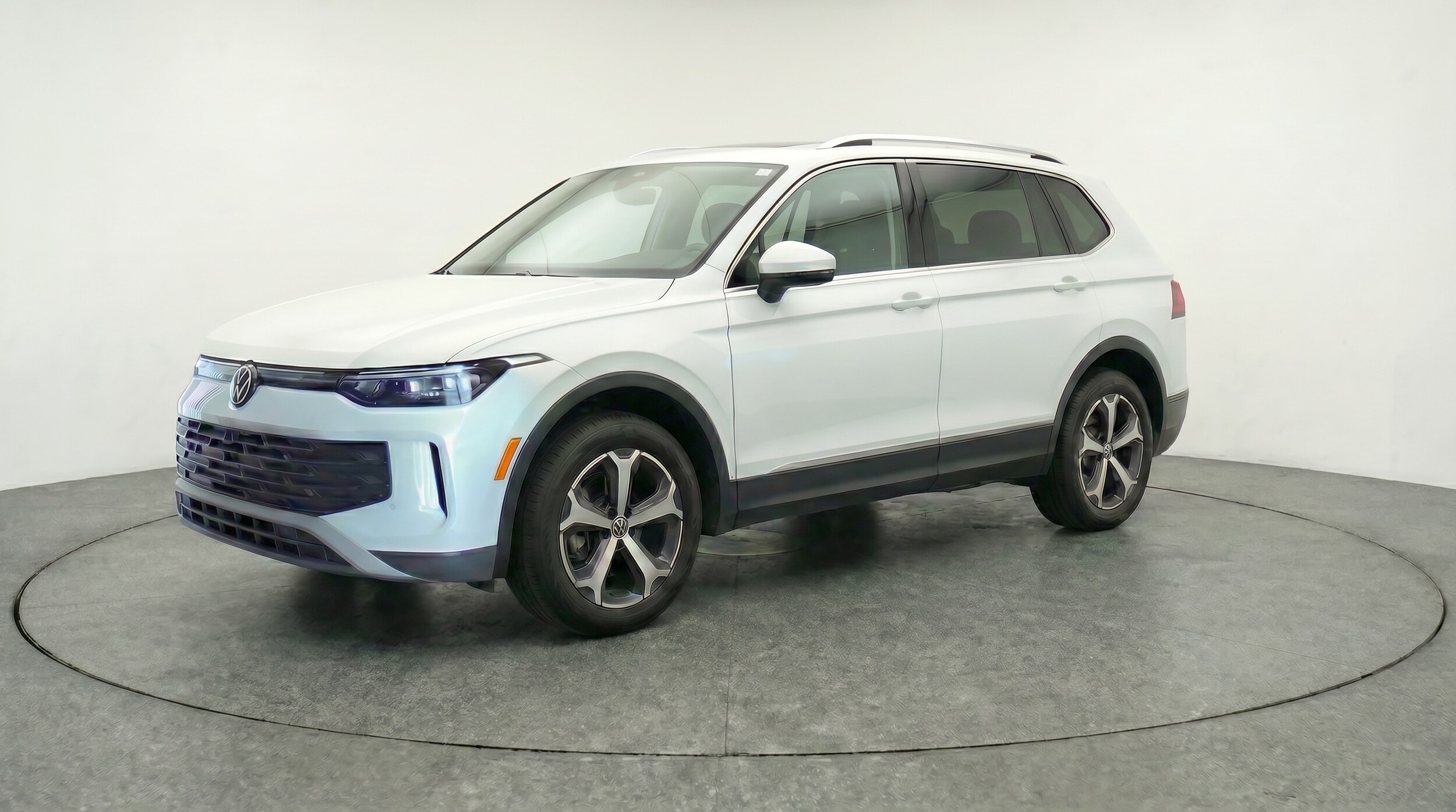 Thumbnail: 2026 Volkswagen Tiguan - 3