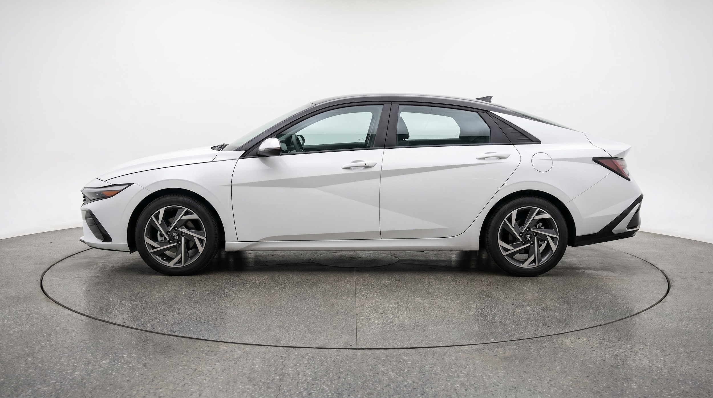 Thumbnail: 2025 Hyundai Elantra - 4