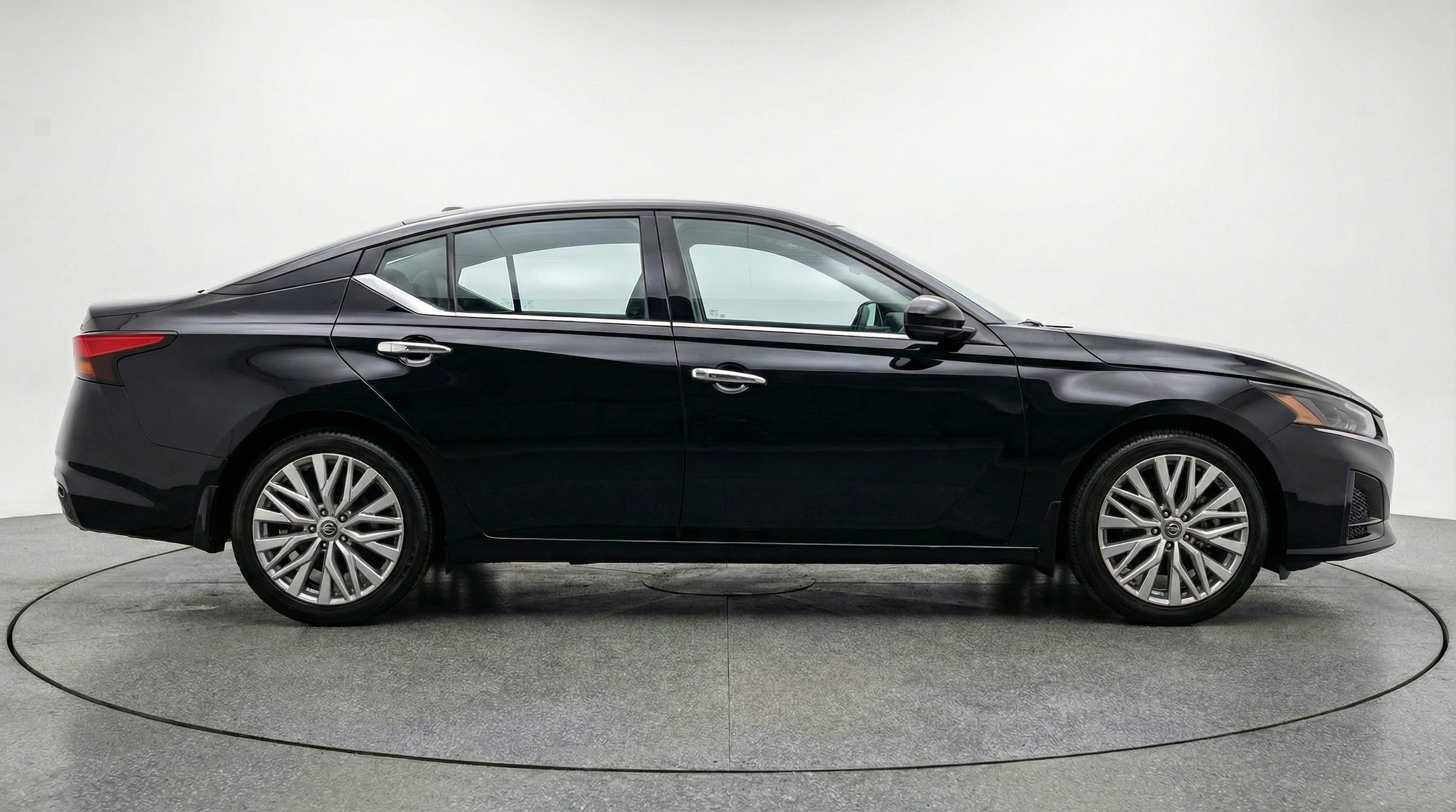 Thumbnail: 2025 Nissan Altima - 8