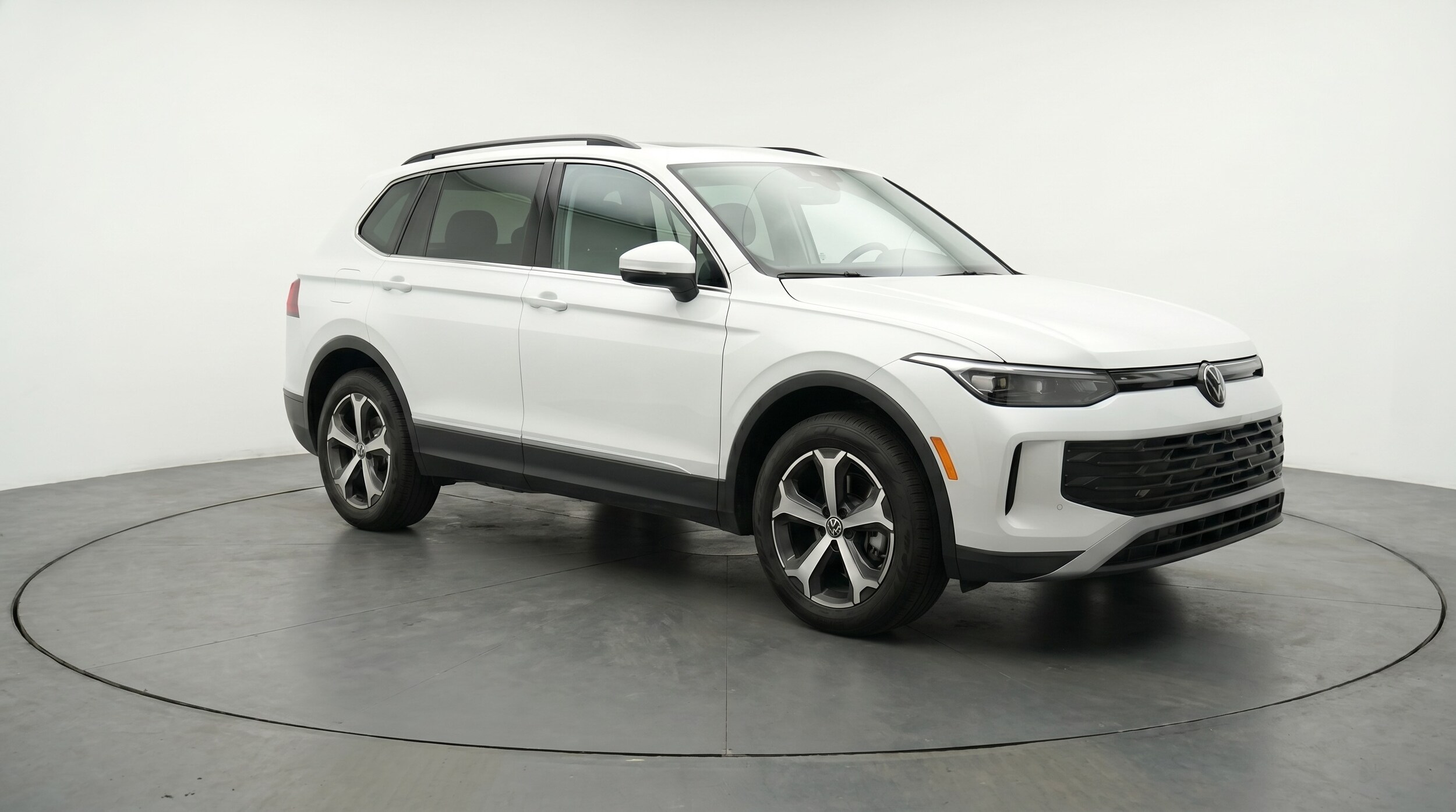 Thumbnail: 2026 Volkswagen Tiguan - 1