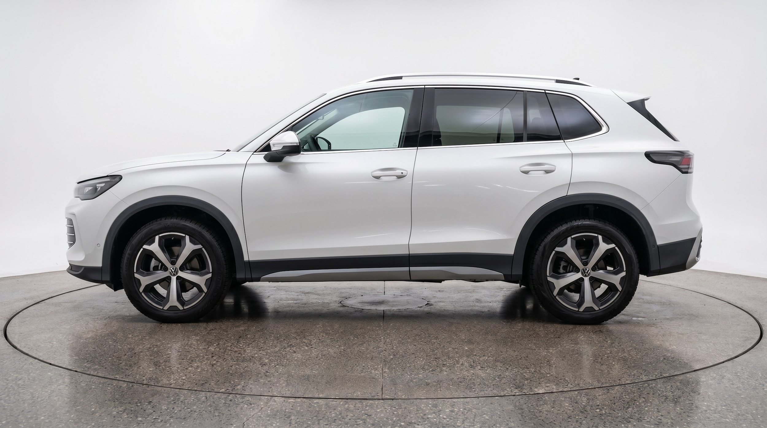 Thumbnail: 2026 Volkswagen Tiguan - 4