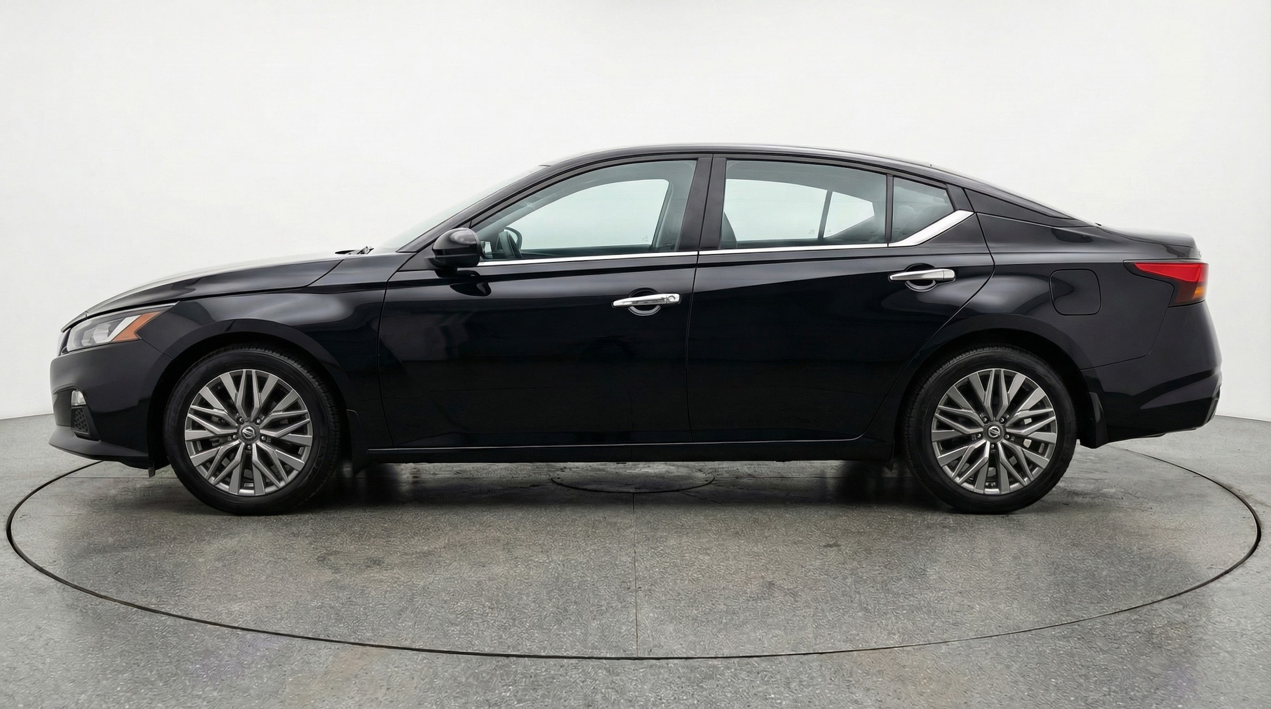 Thumbnail: 2025 Nissan Altima - 4