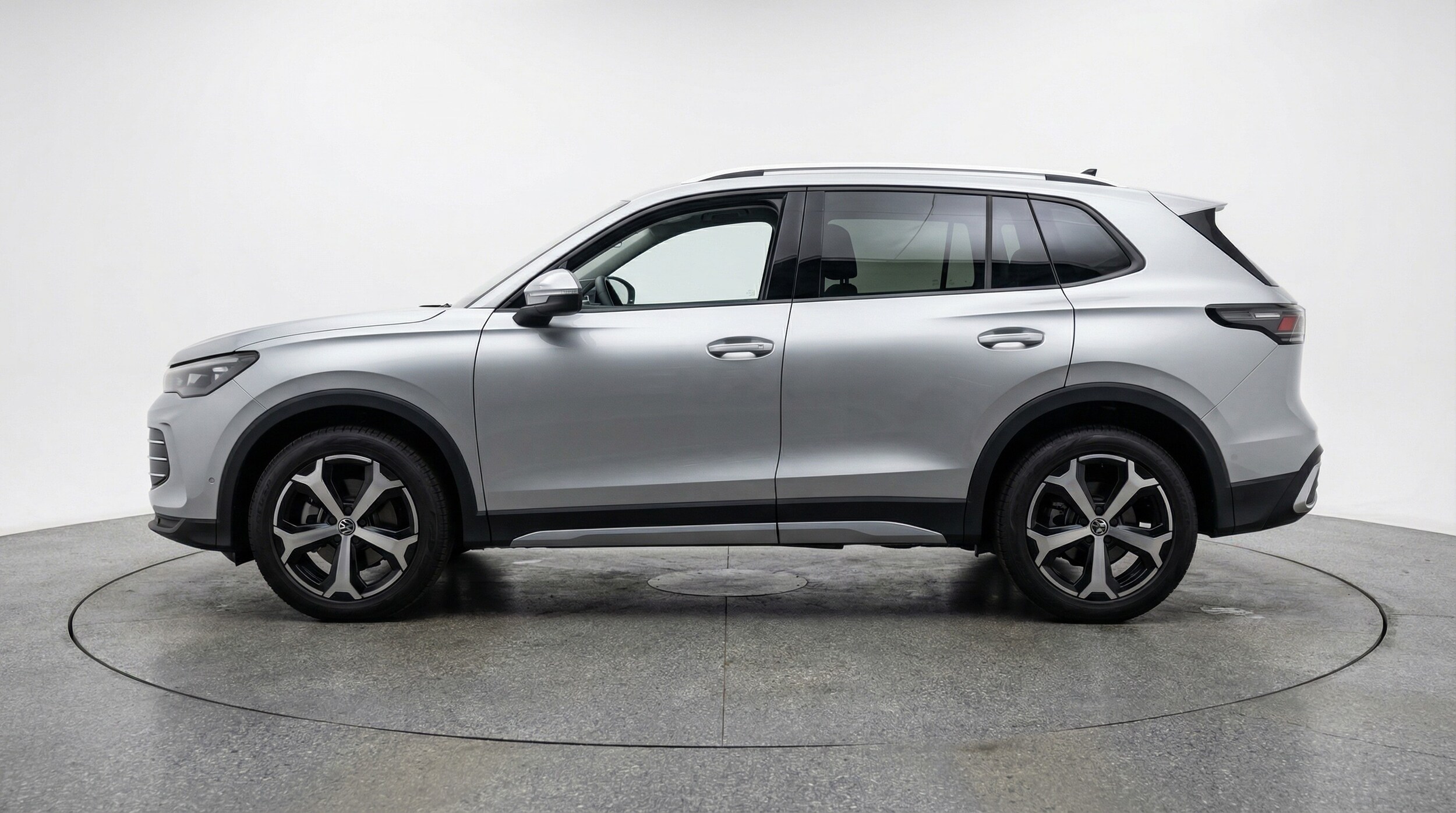 Thumbnail: 2026 Volkswagen Tiguan - 4