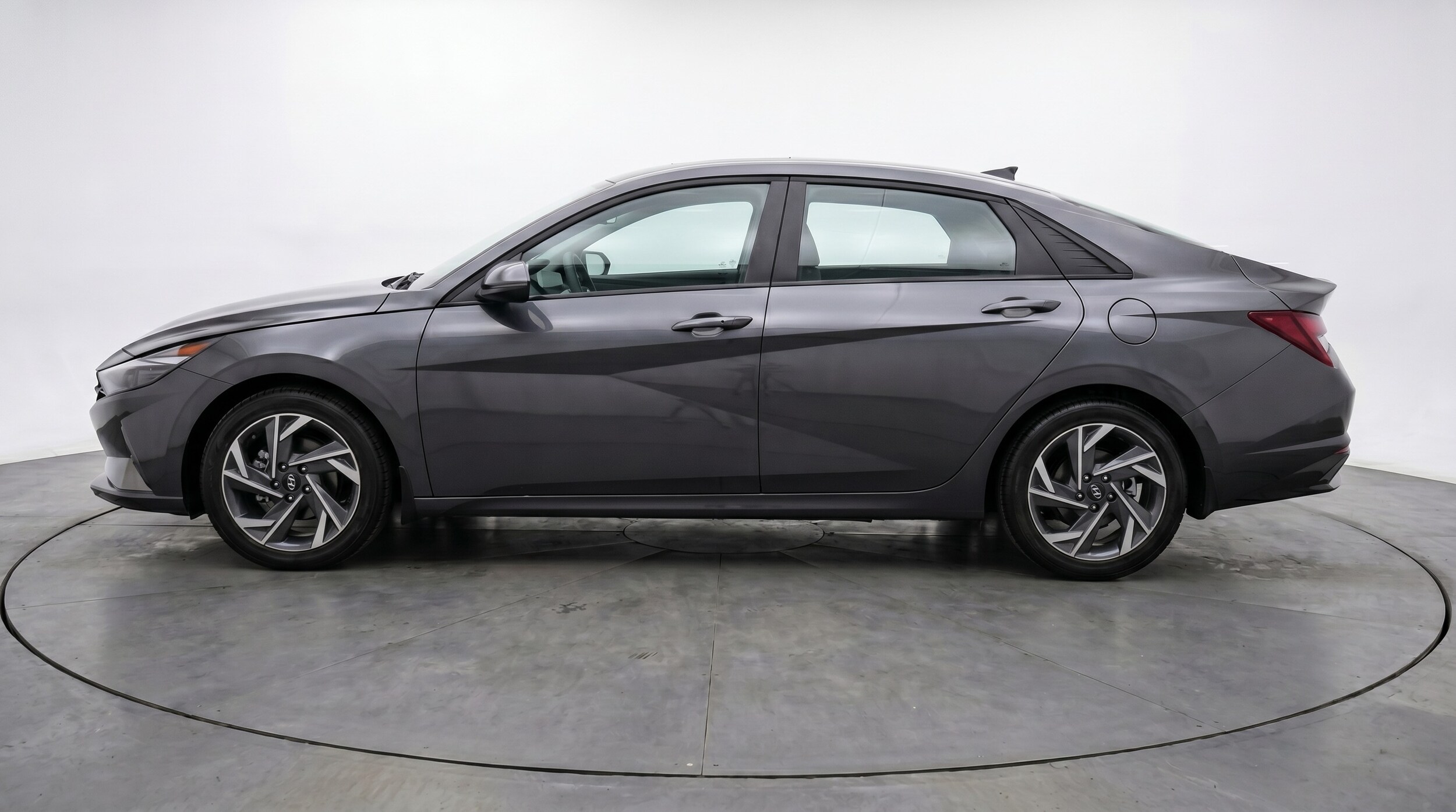Thumbnail: 2025 Hyundai Elantra - 4