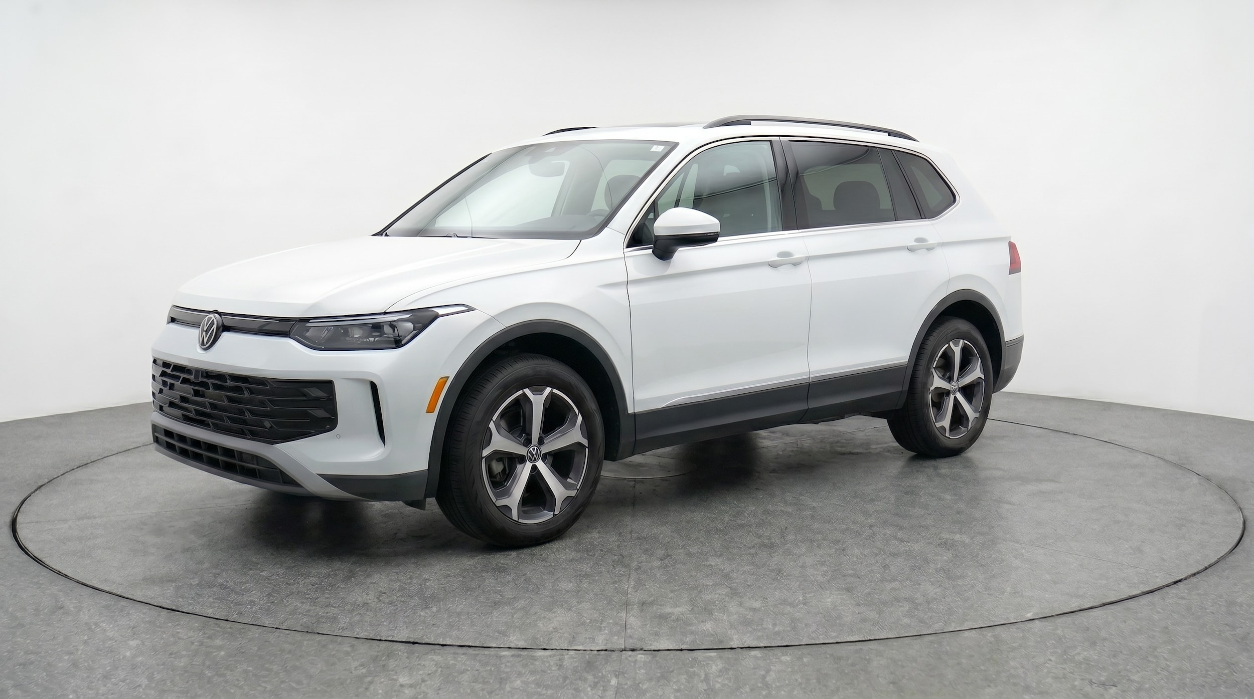 Thumbnail: 2026 Volkswagen Tiguan - 3
