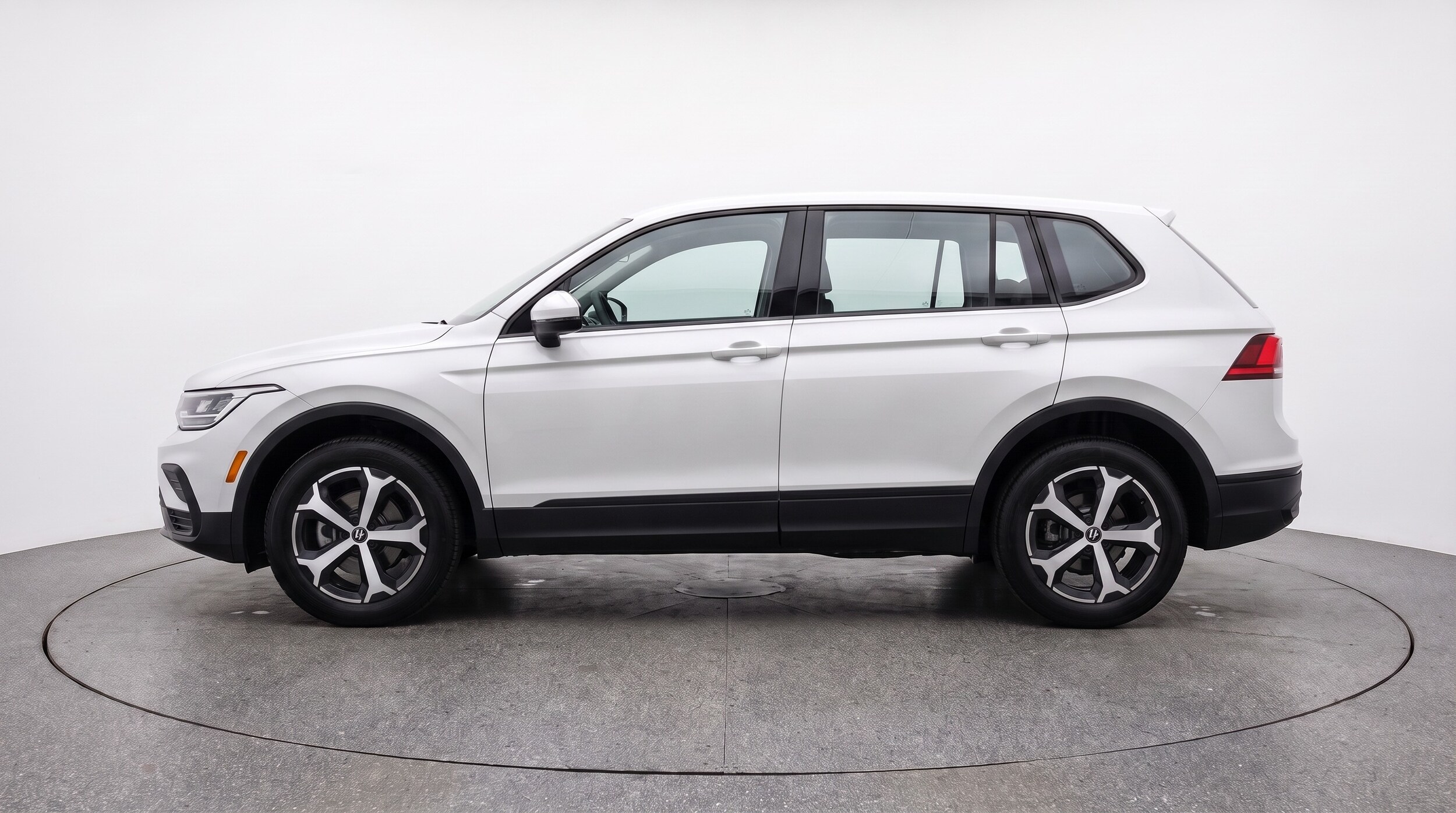 Thumbnail: 2026 Volkswagen Tiguan - 4