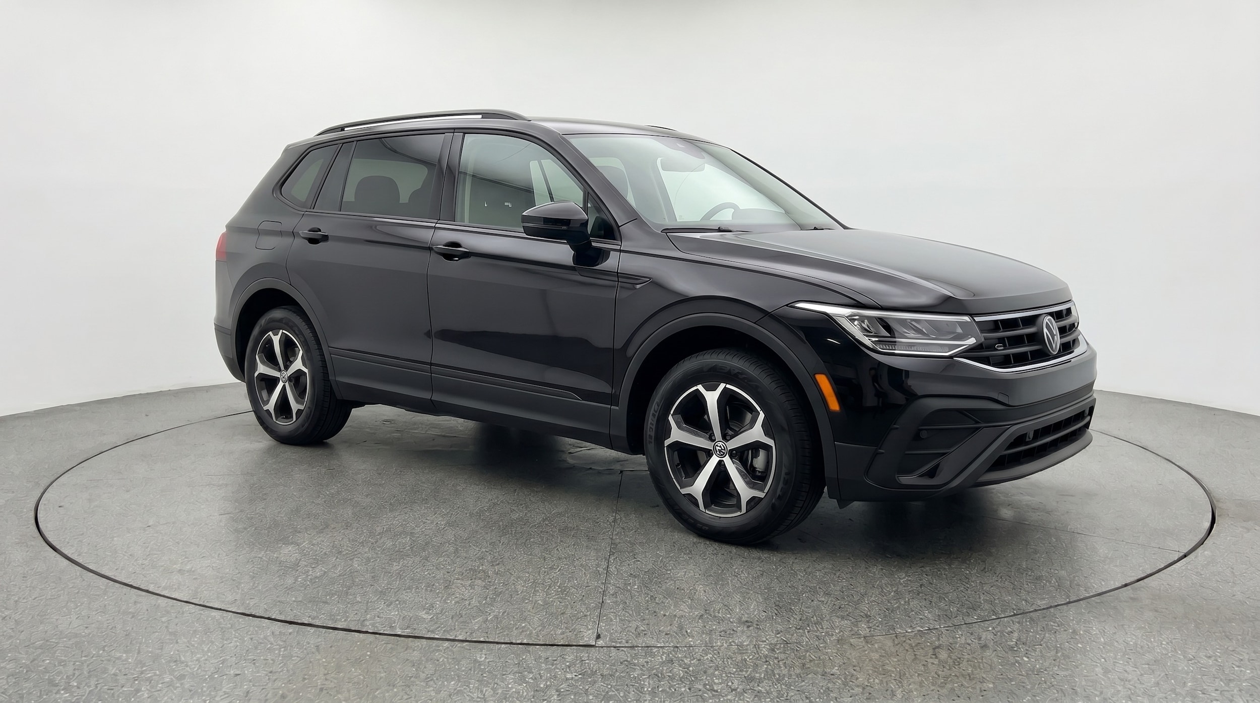 Thumbnail: 2026 Volkswagen Tiguan - 1