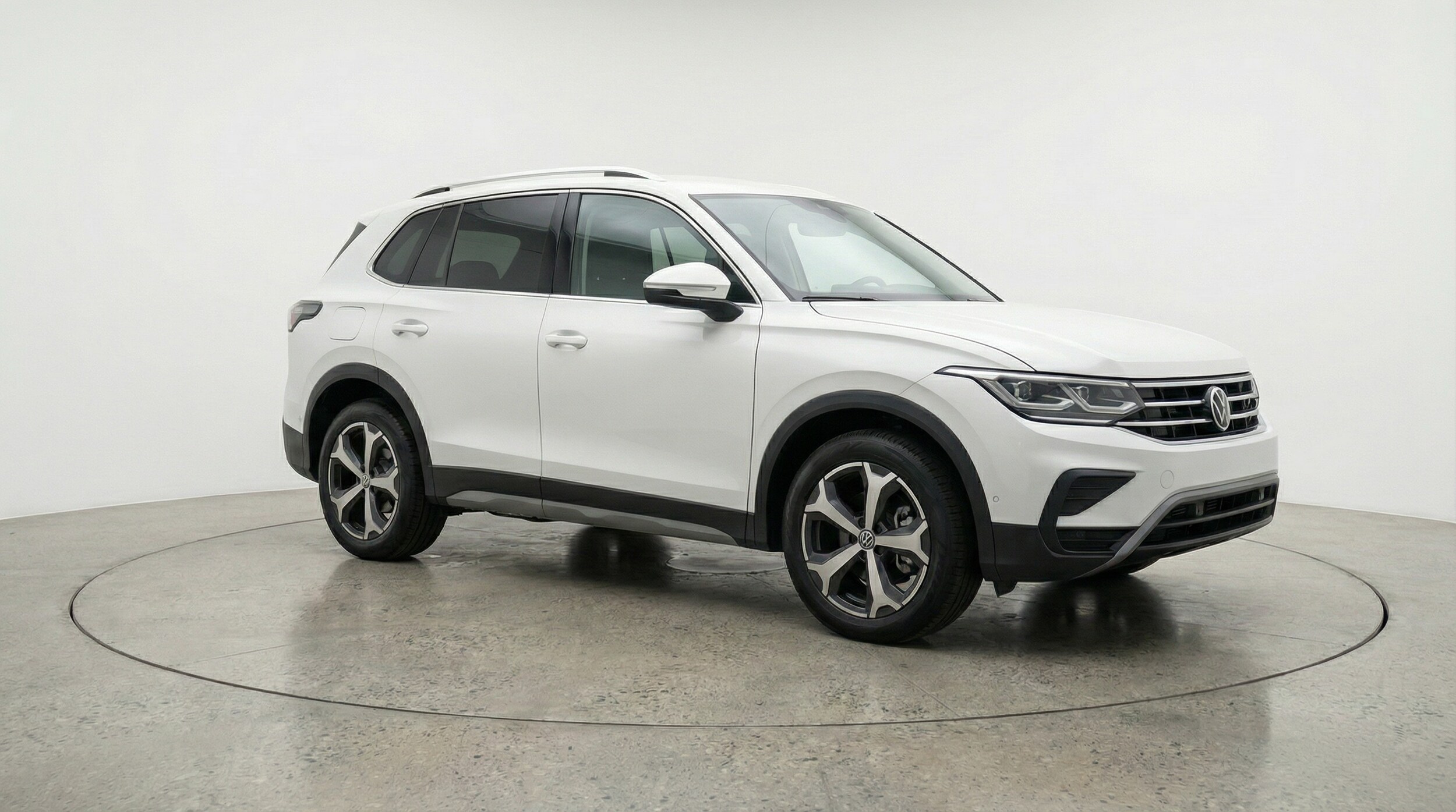 Thumbnail: 2026 Volkswagen Tiguan - 1