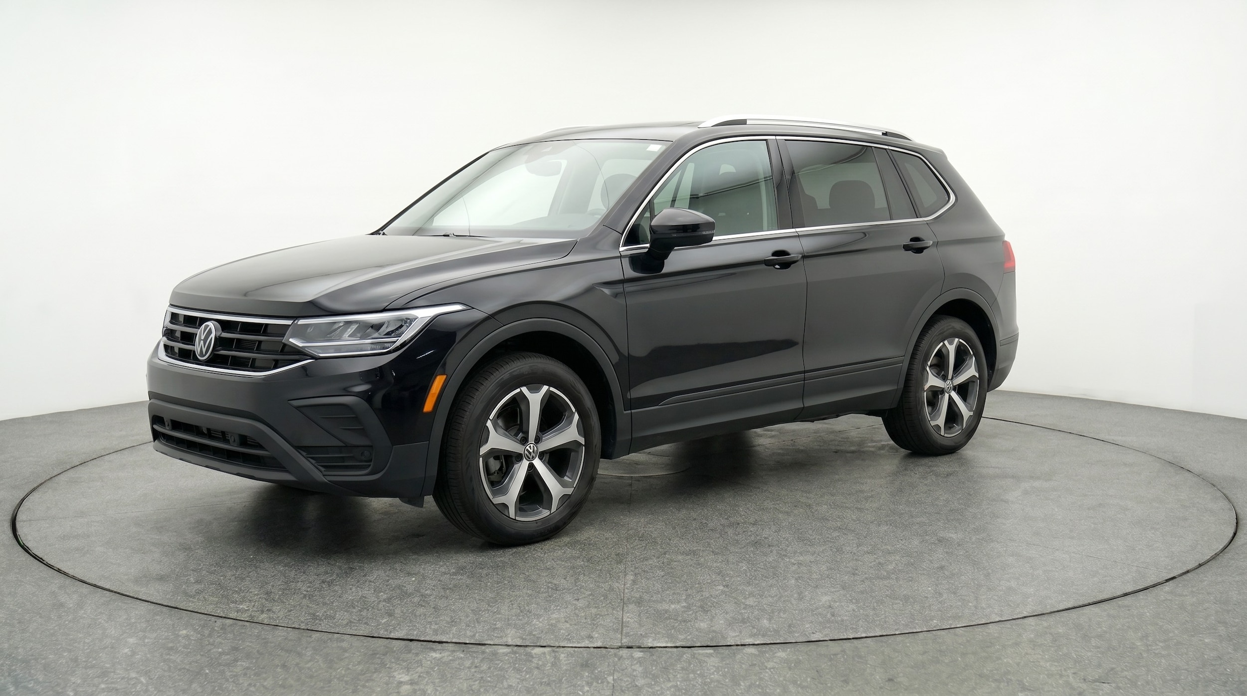 Thumbnail: 2026 Volkswagen Tiguan - 3