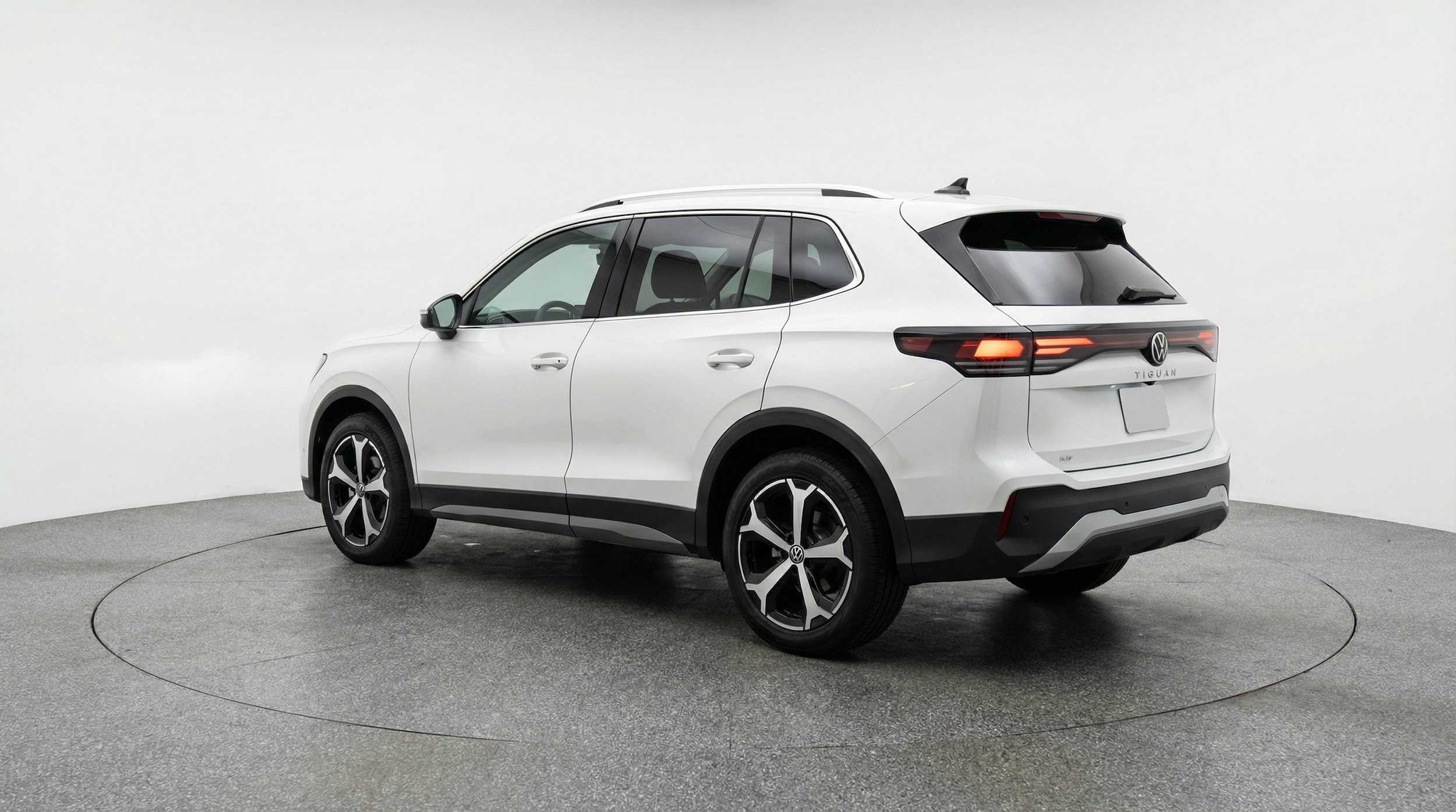 Thumbnail: 2026 Volkswagen Tiguan - 5