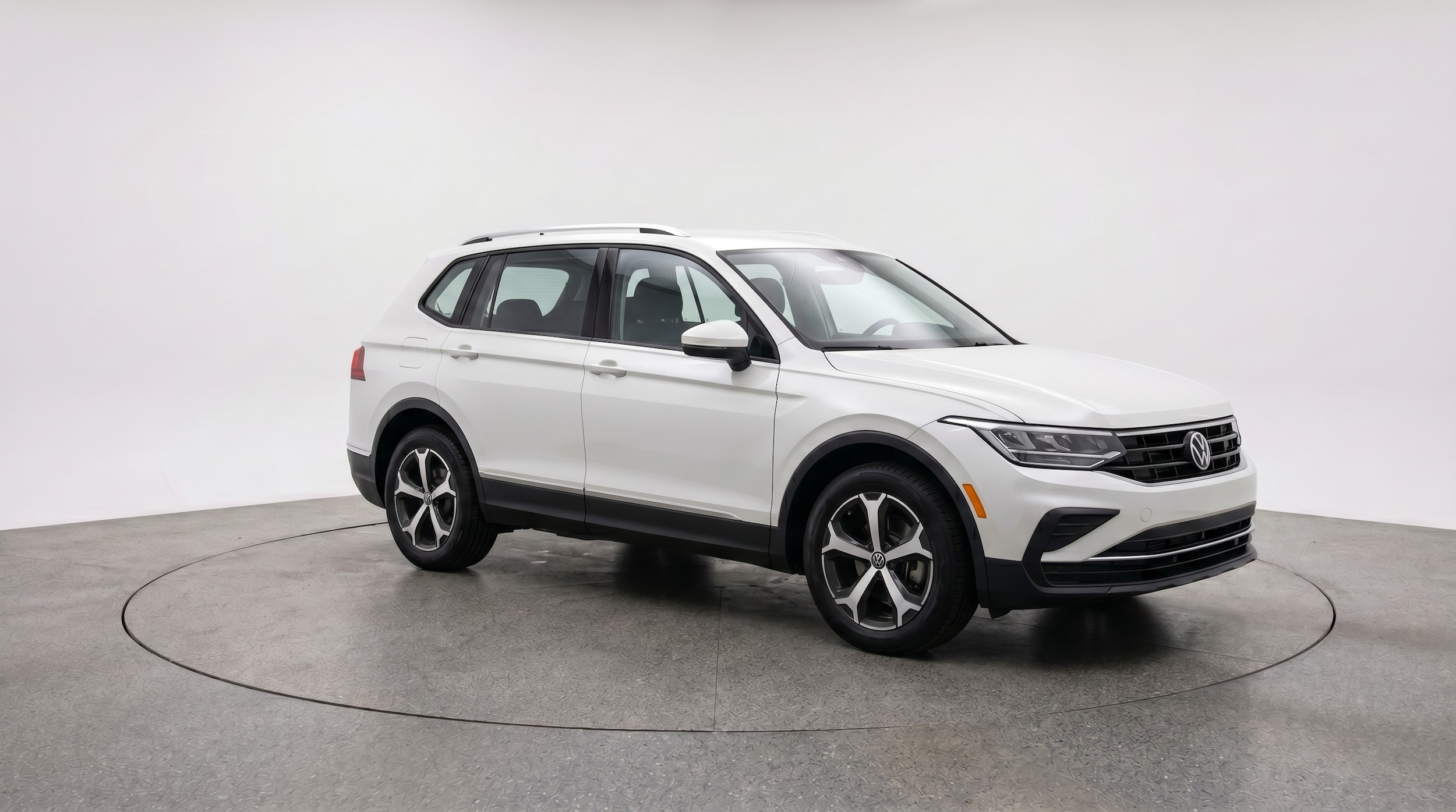 Thumbnail: 2026 Volkswagen Tiguan - 1
