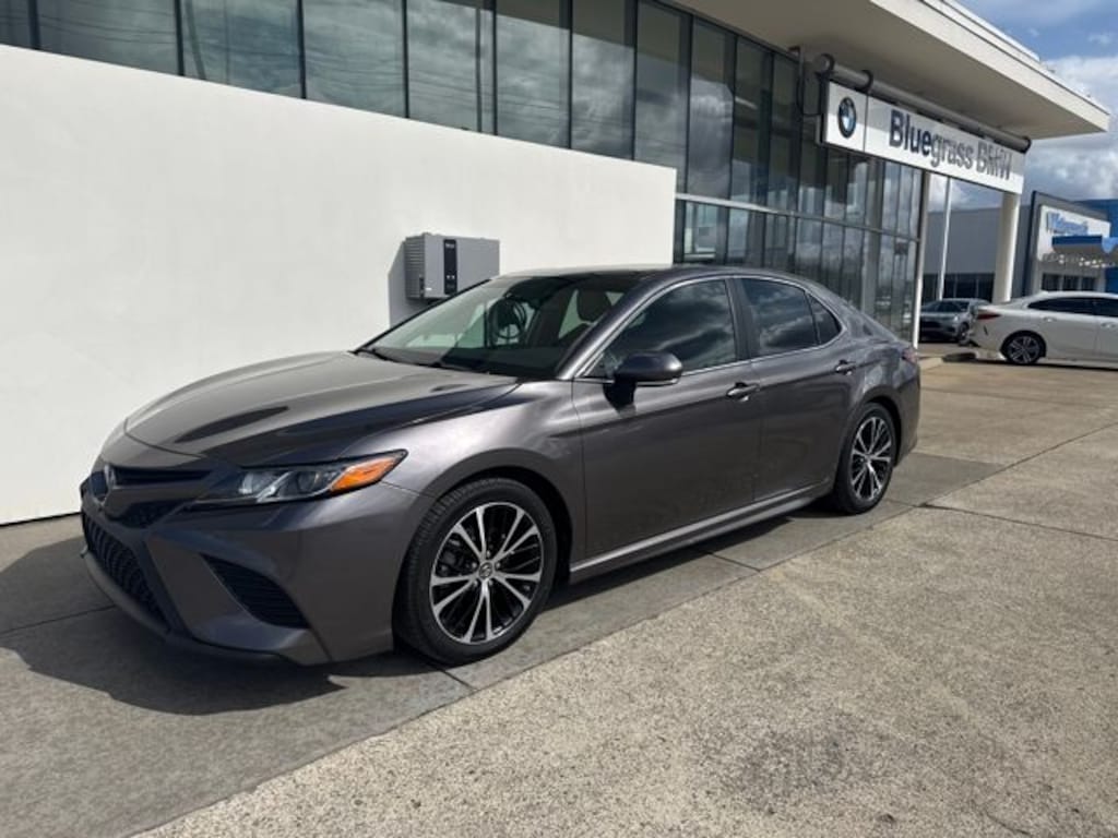 Used 2019 Toyota Camry Hybrid SE Sedan