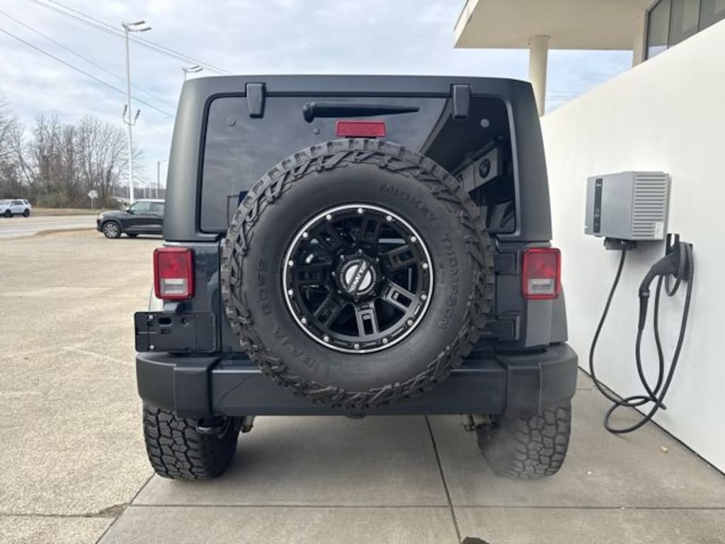 Used 2016 Jeep Wrangler Unlimited Sahara SUV