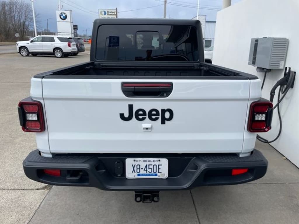 Used 2024 Jeep Gladiator Willys Truck