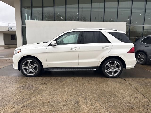 2016 Mercedes Benz GLE 400 4MATIC photo 2