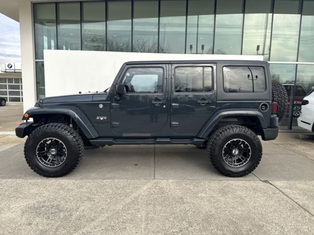 Used 2016 Jeep Wrangler Unlimited Sahara SUV