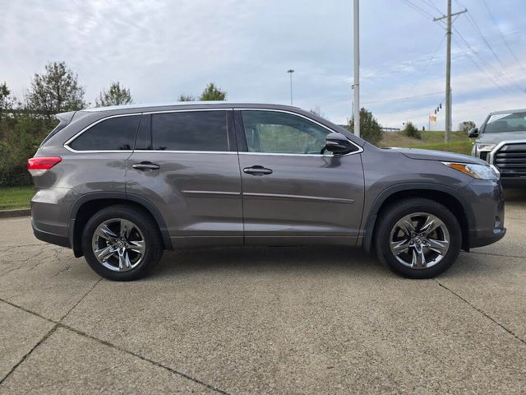 Used 2017 Toyota Highlander XLE SUV