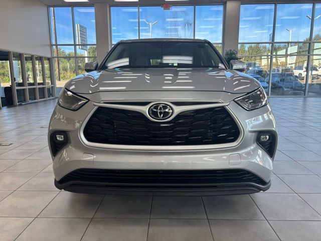 2023 Toyota Highlander L photo 2