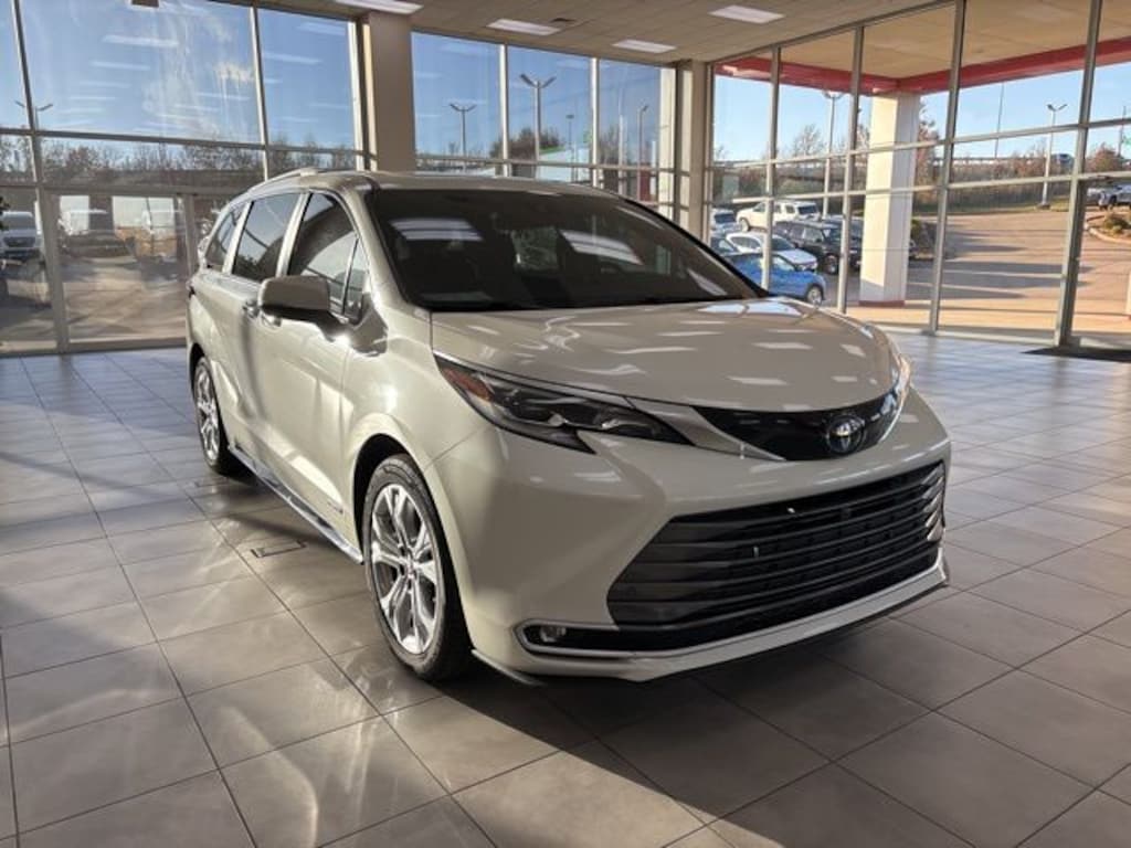 Used 2021 Toyota Sienna Platinum Minivan/Van